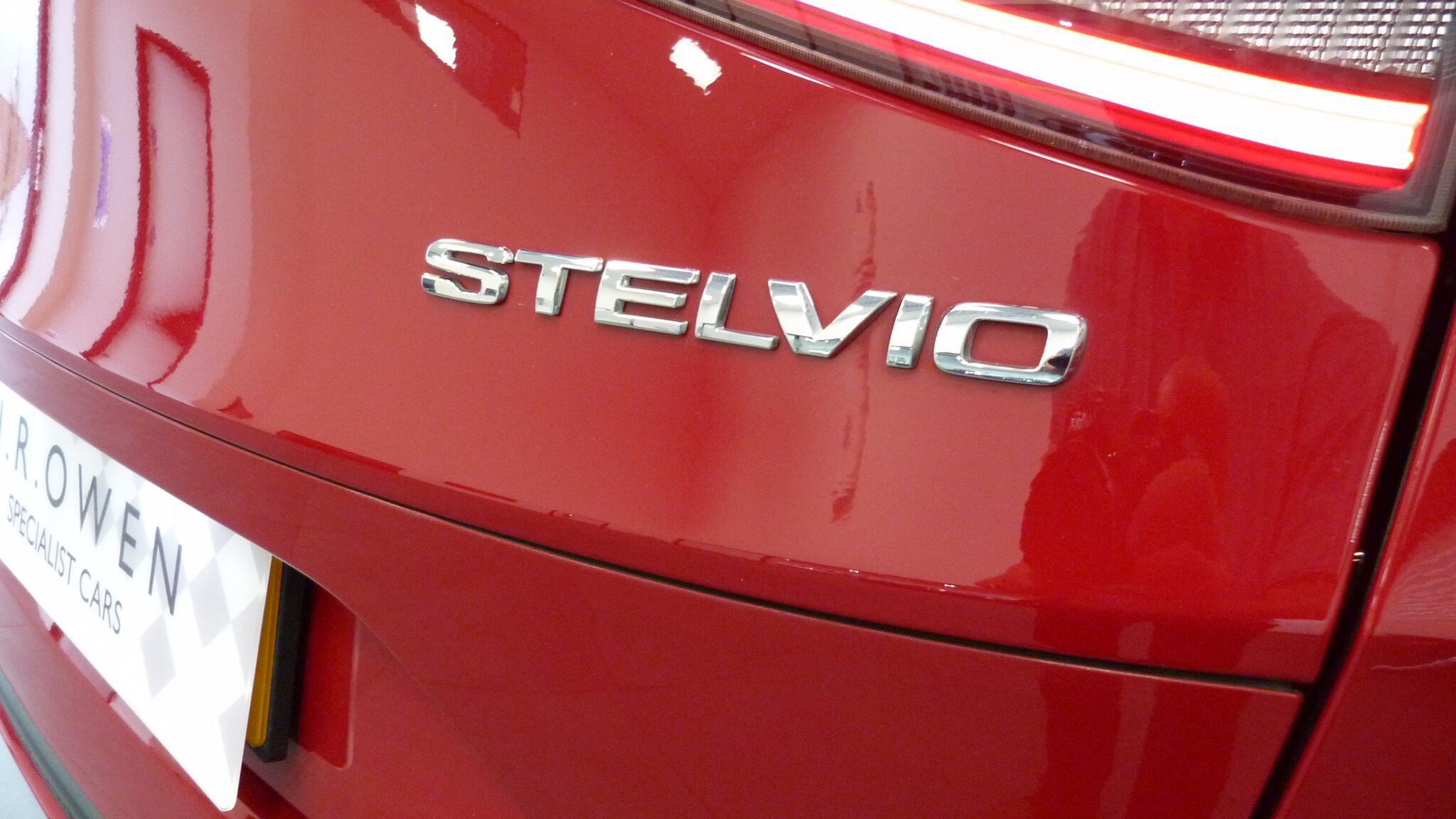 Alfa Romeo Stelvio view 45
