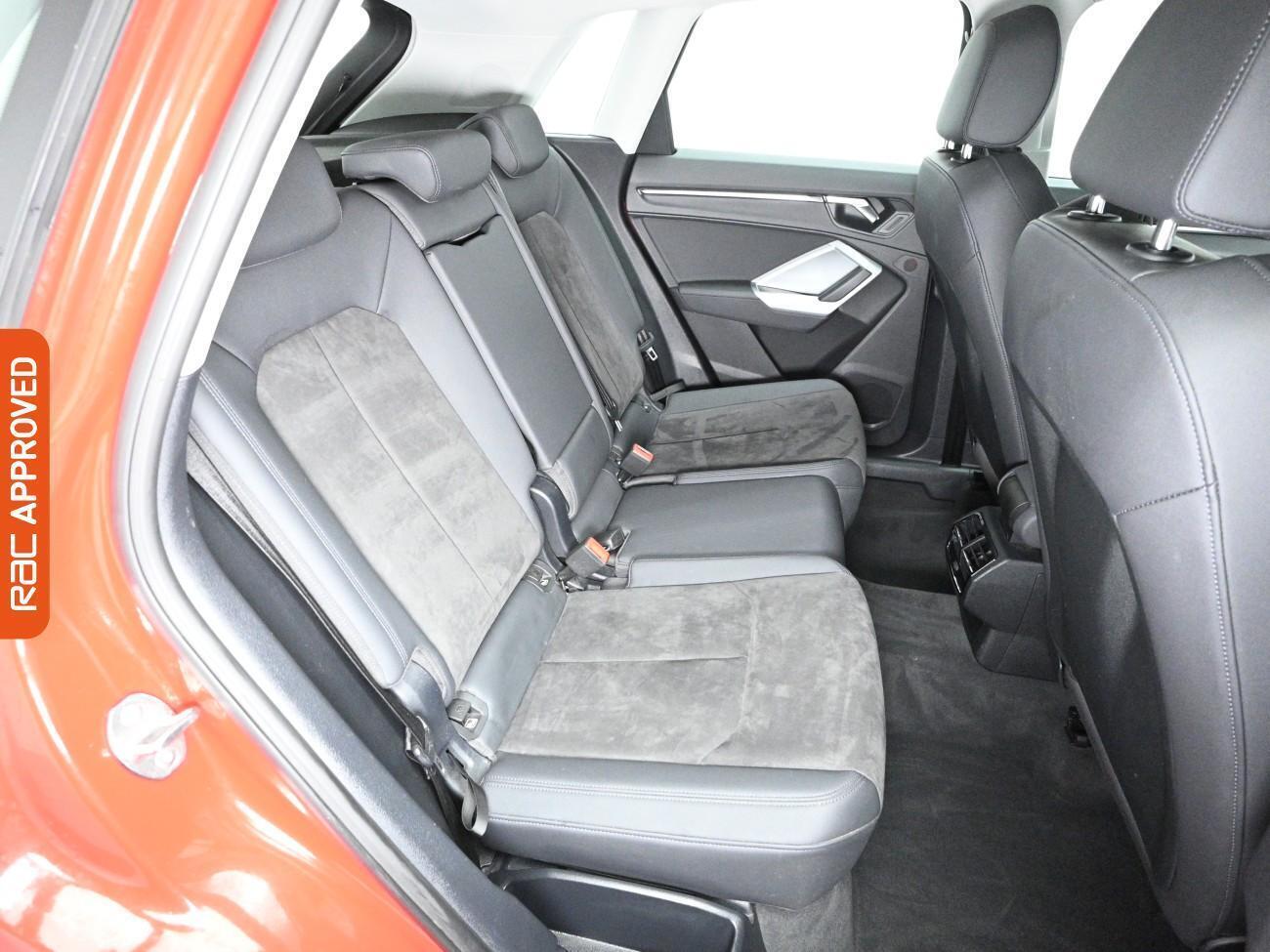 Audi Q3 view 13