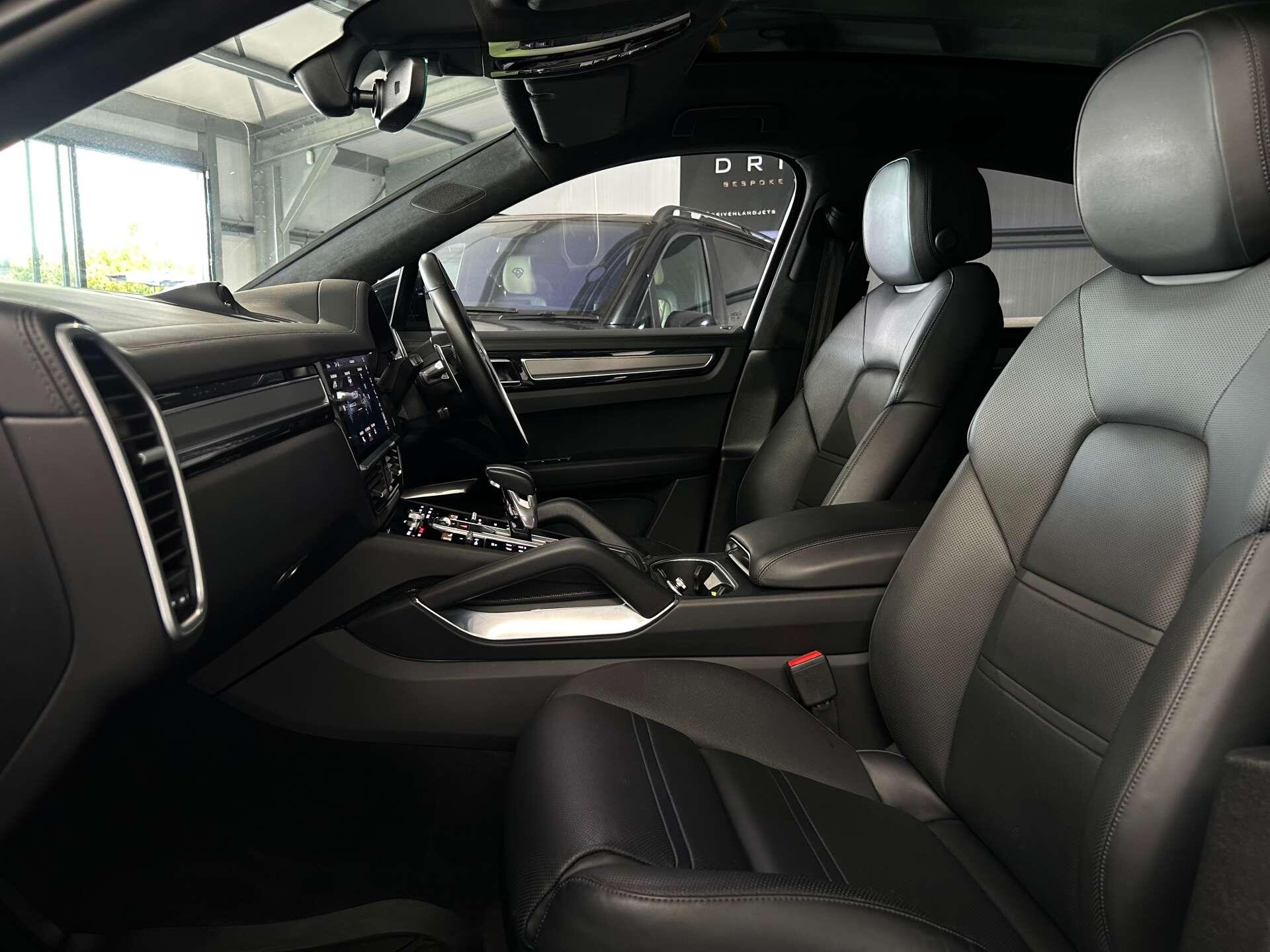 Porsche Cayenne view 19