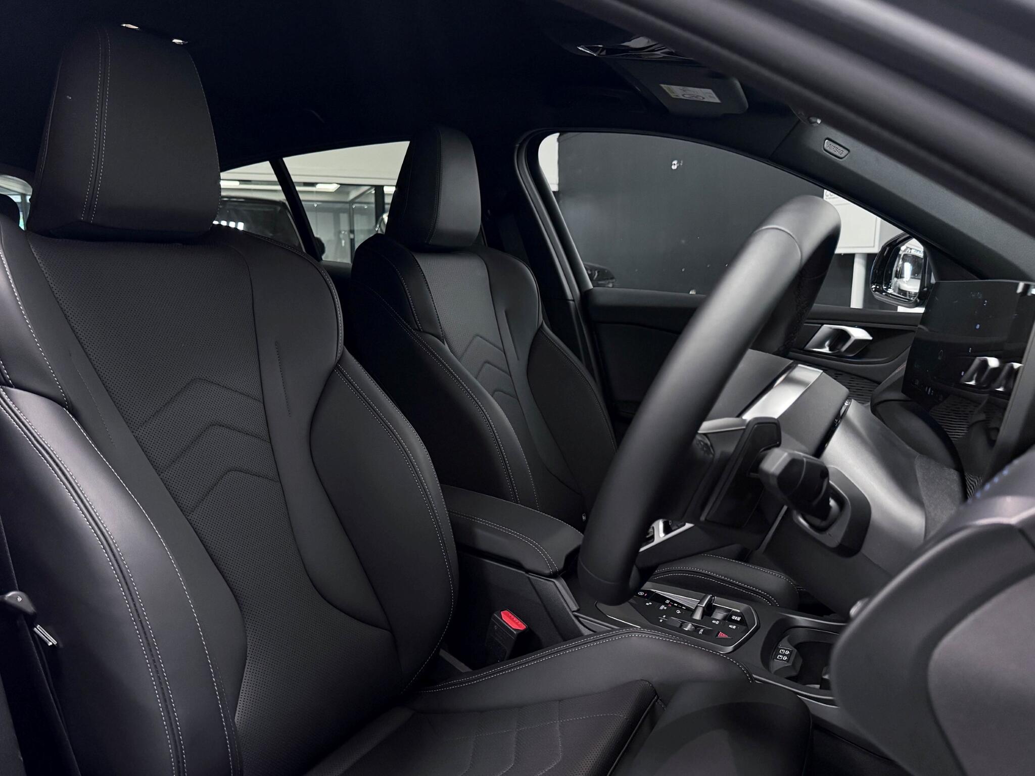 BMW 1 Series view 24