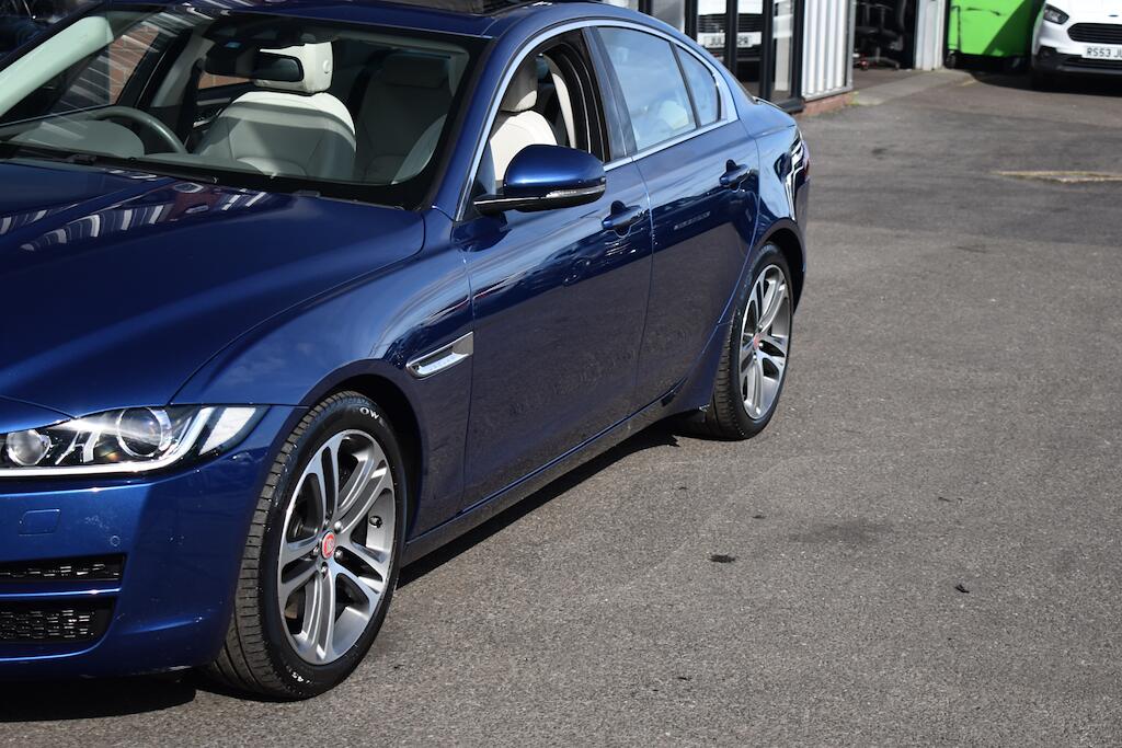 Jaguar Xe view 23