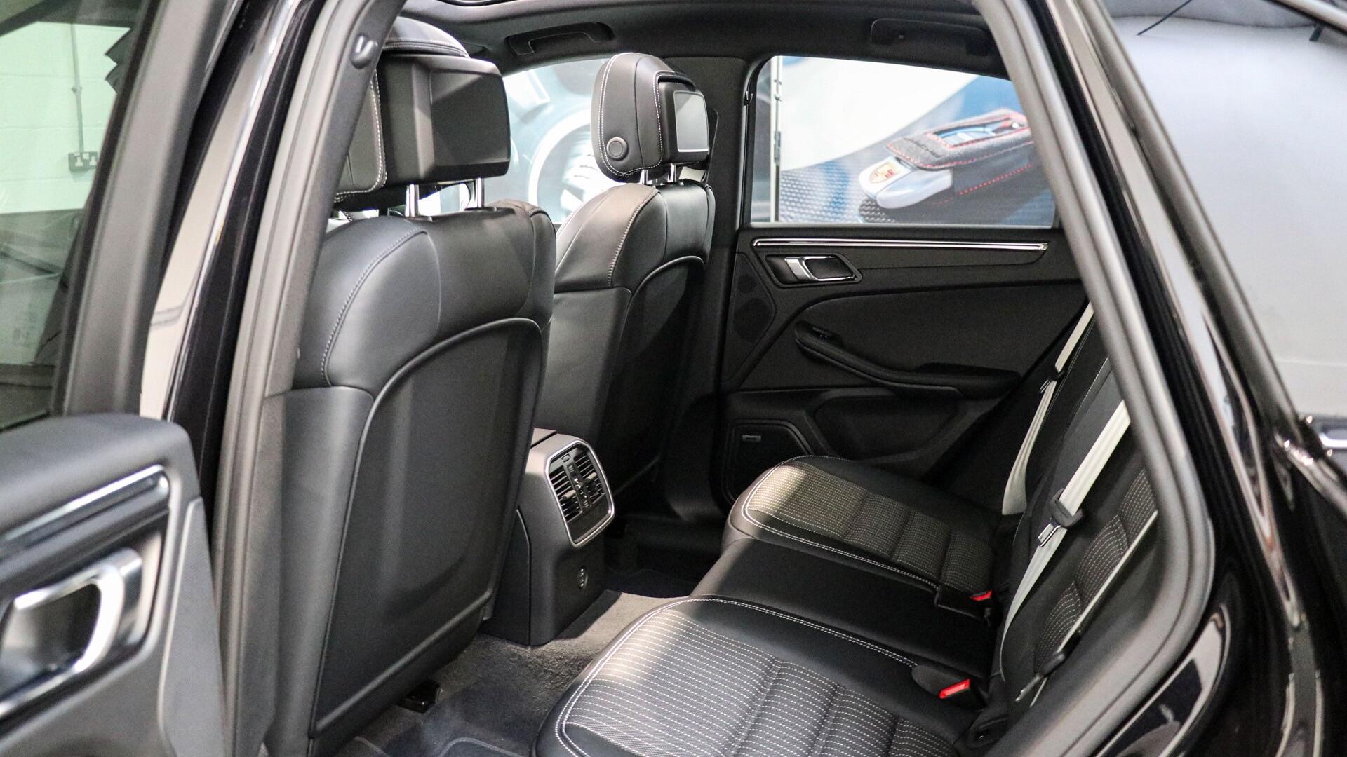 Porsche Macan view 15