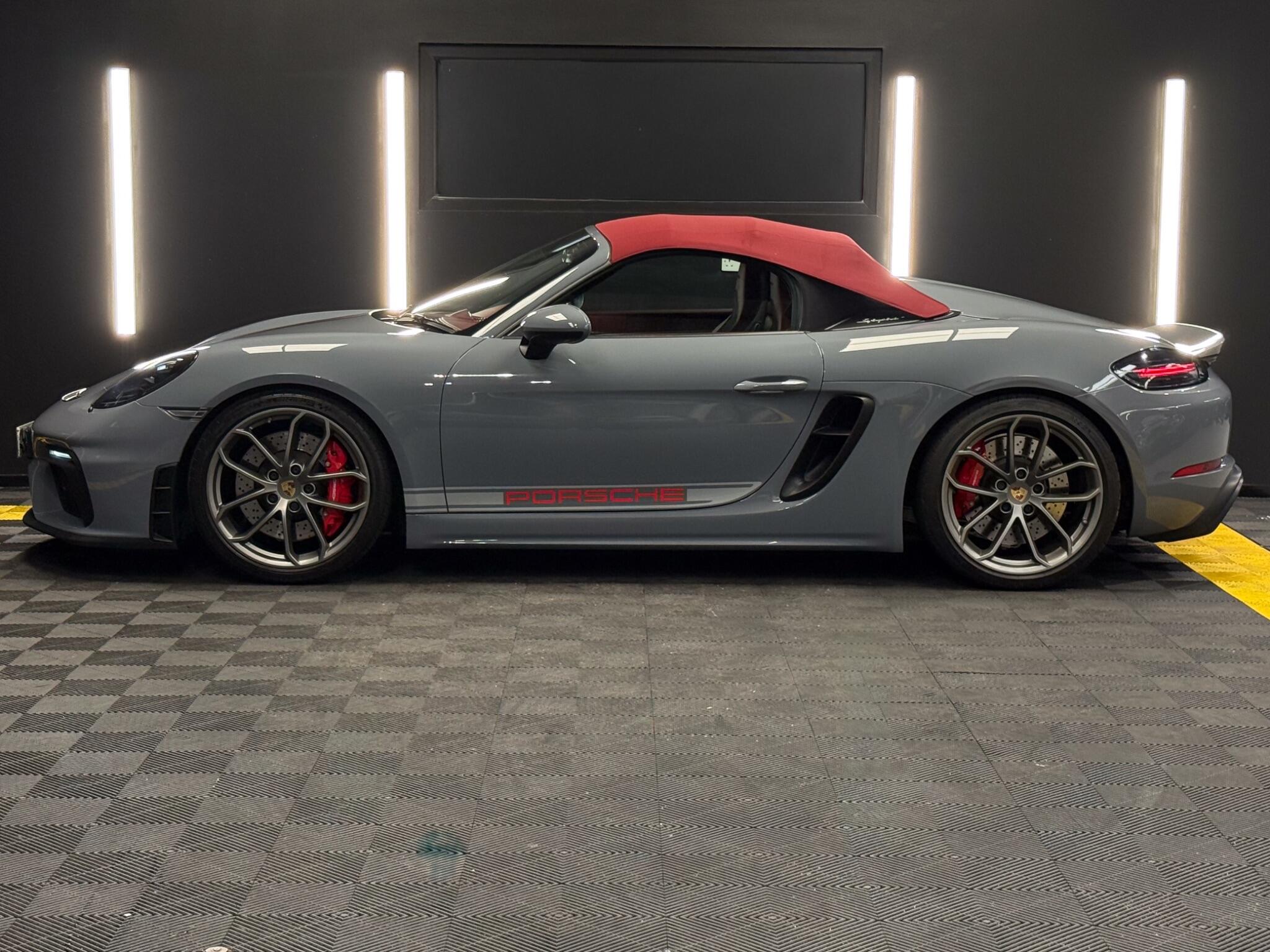 Porsche 718 Spyder view 3