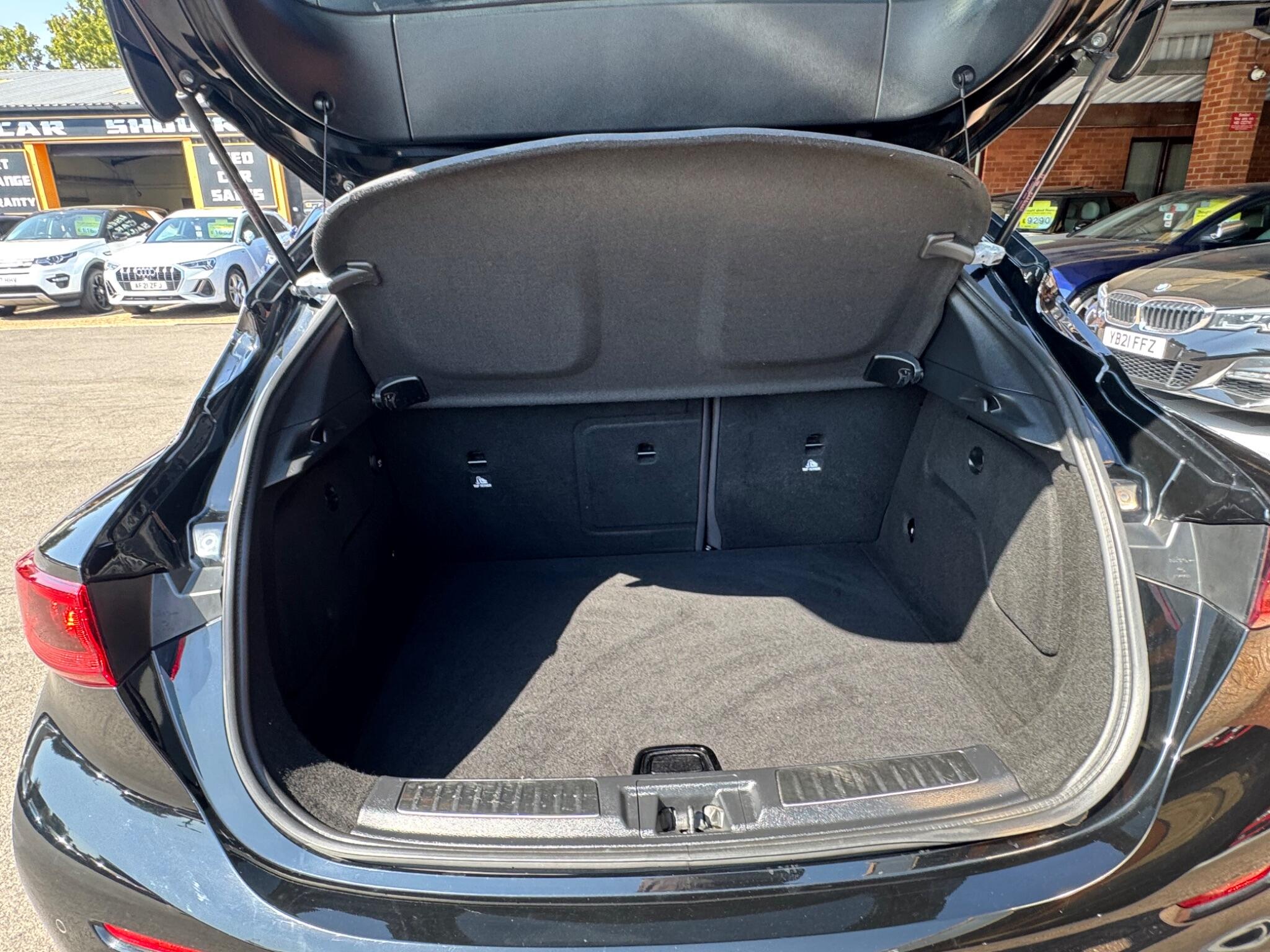Infiniti Q30 view 10