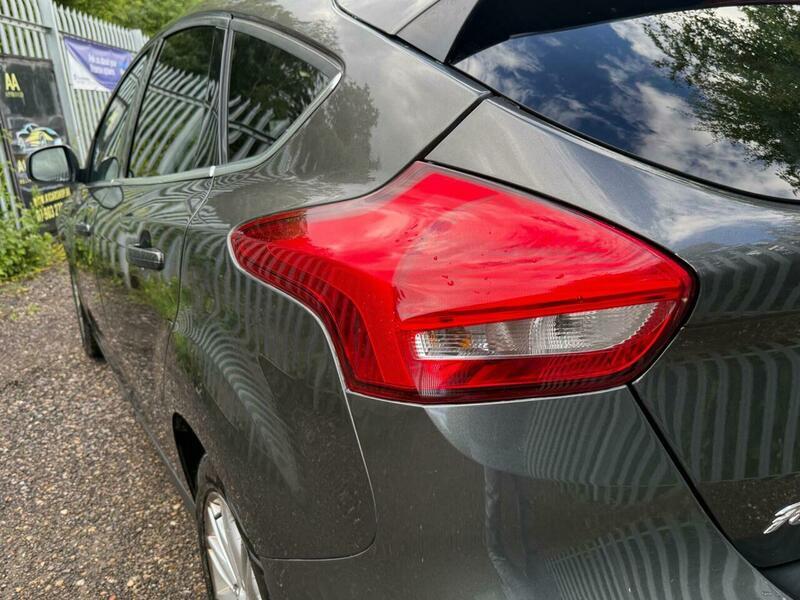 2017 Ford Focus image 32