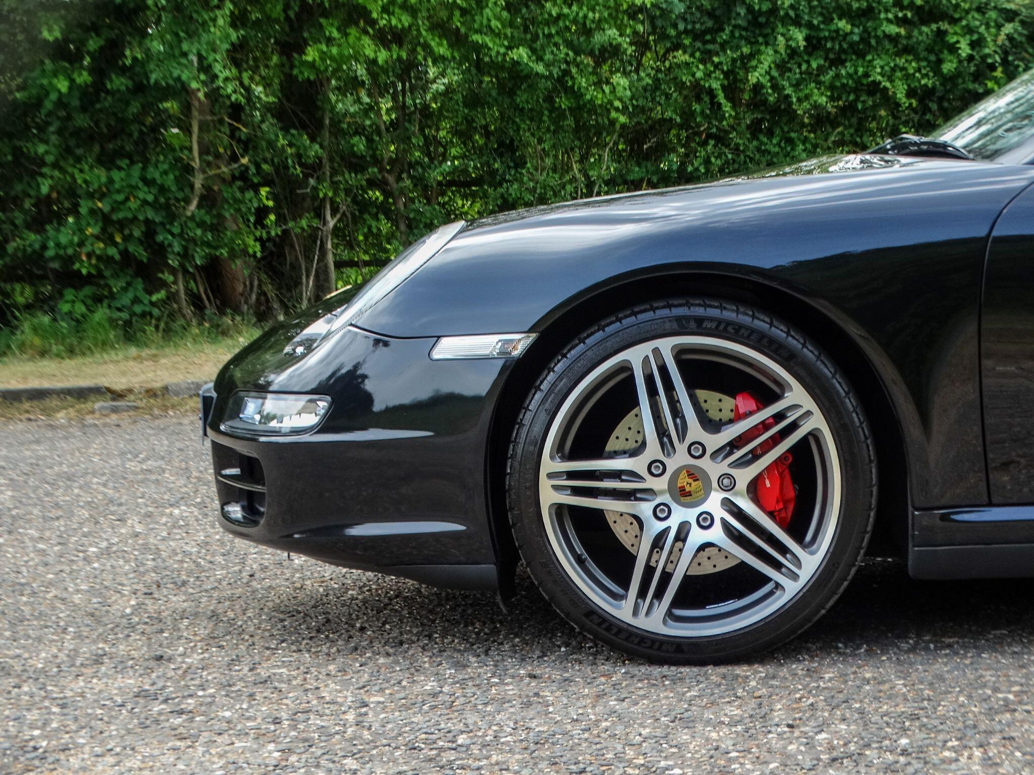 Porsche 911 view 5