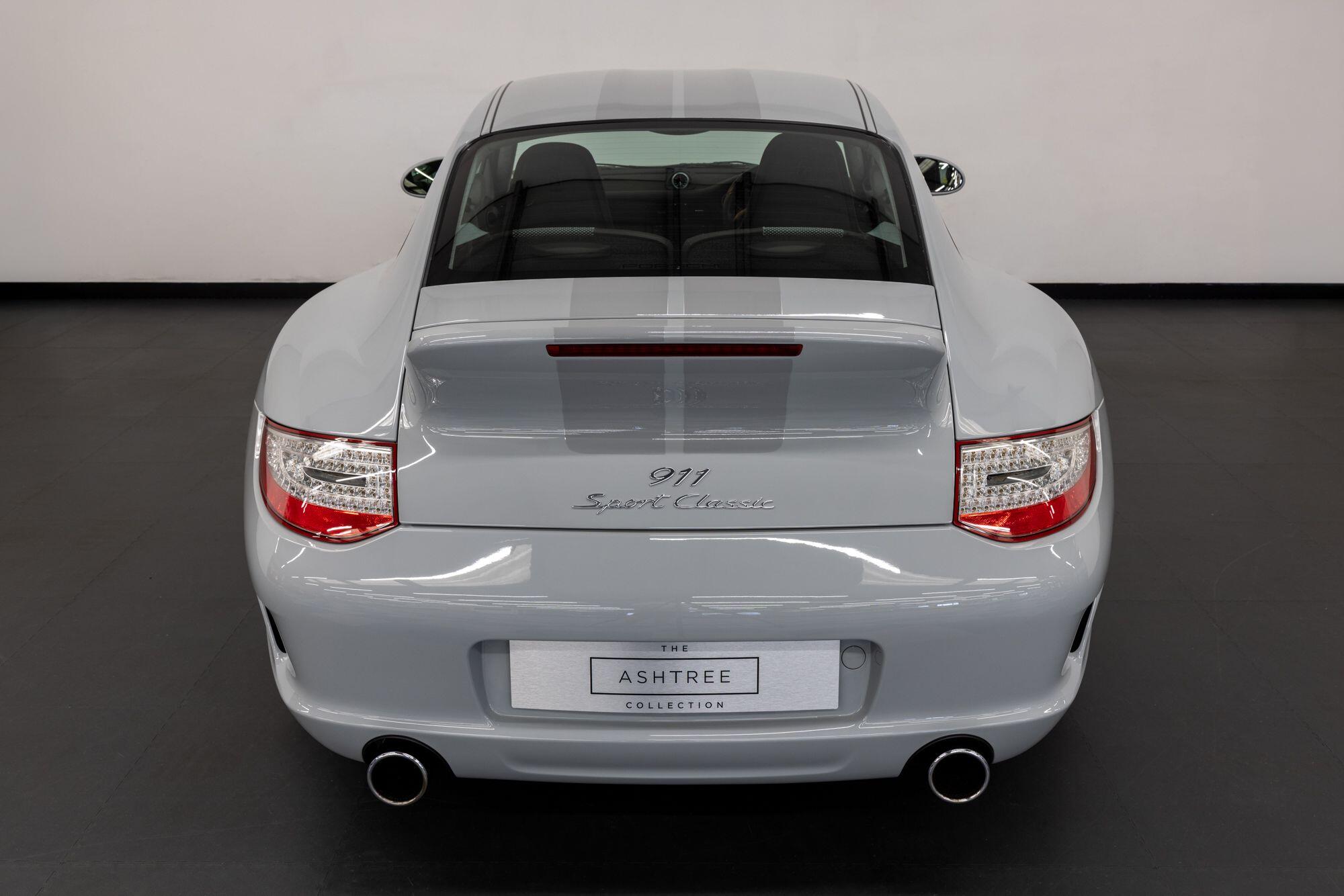 Porsche 911 view 22