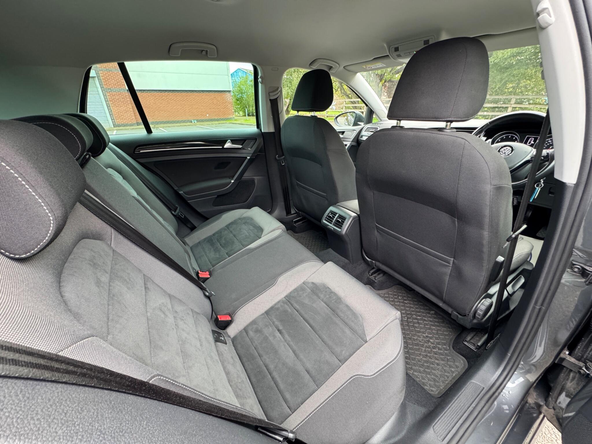 Volkswagen Golf view 26