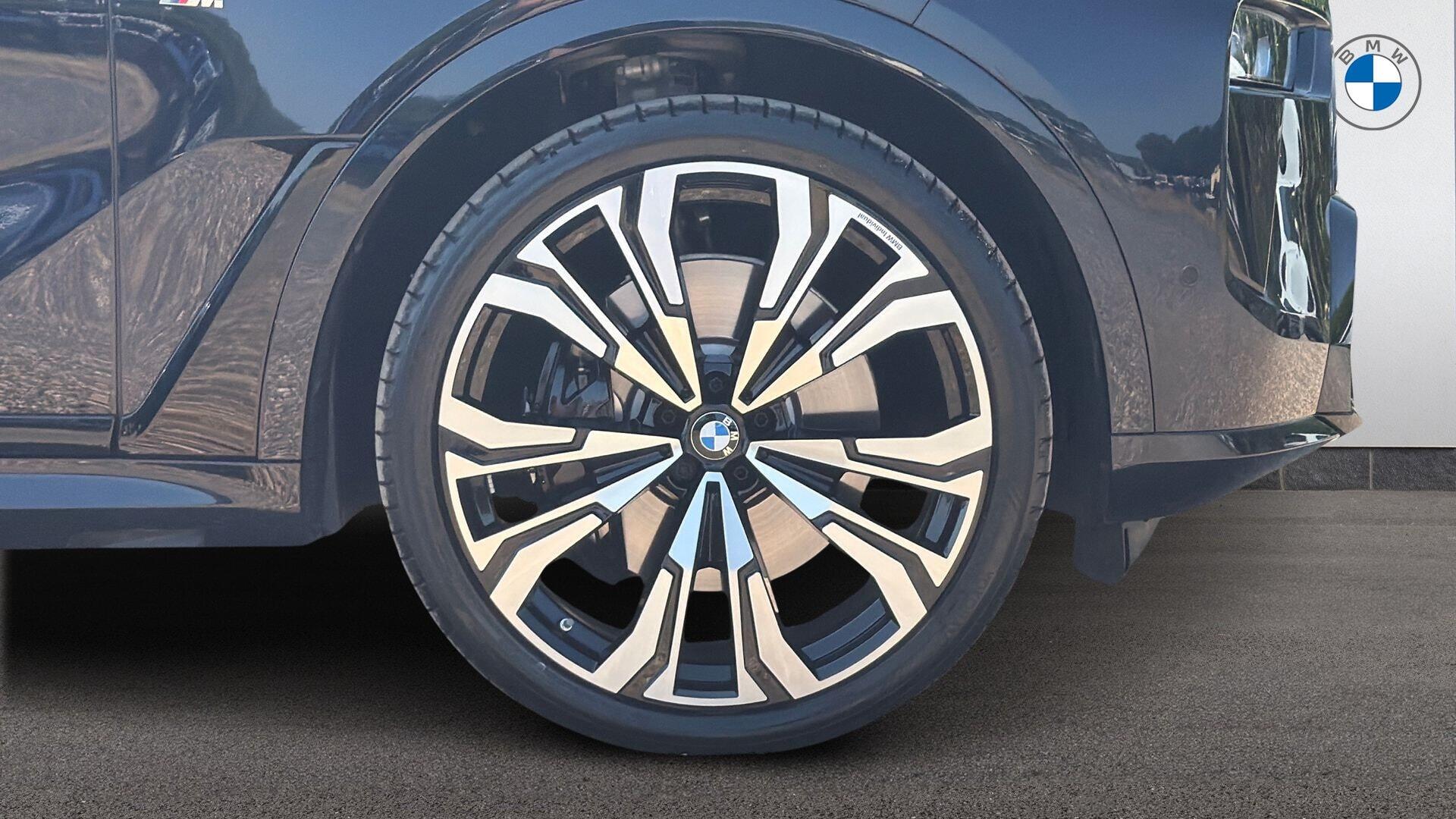 BMW X7 view 14