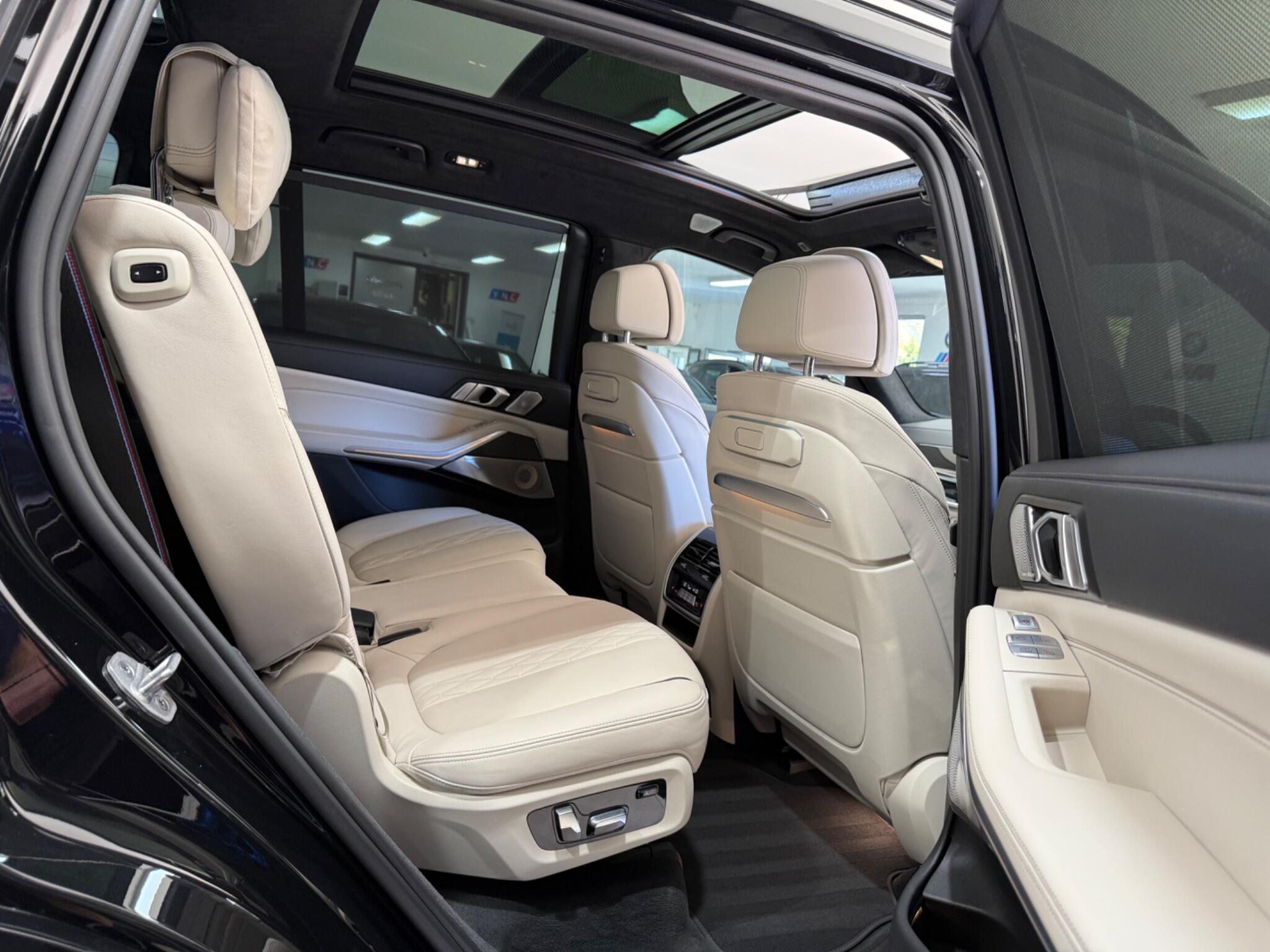 BMW X7 view 49