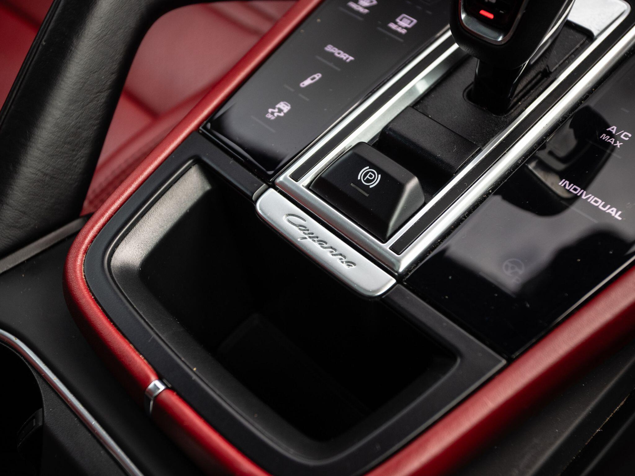Porsche Cayenne view 34