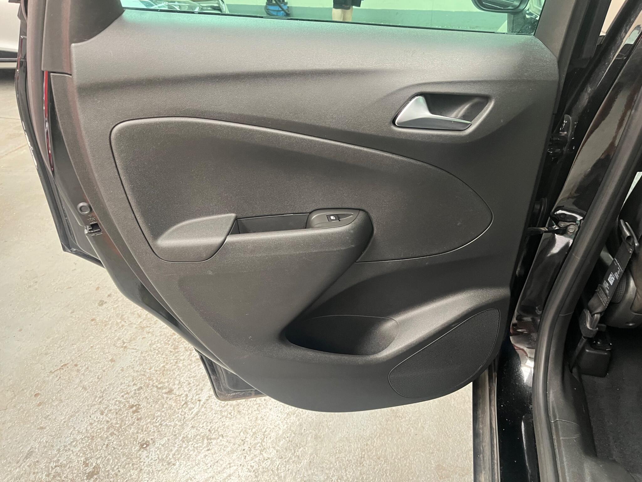 Vauxhall Crossland X view 36