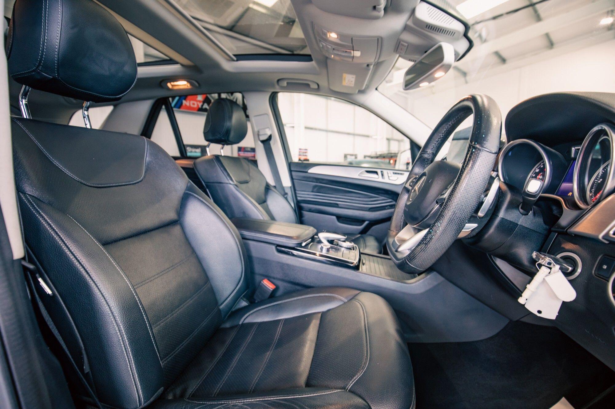 Mercedes-Benz GLE view 3