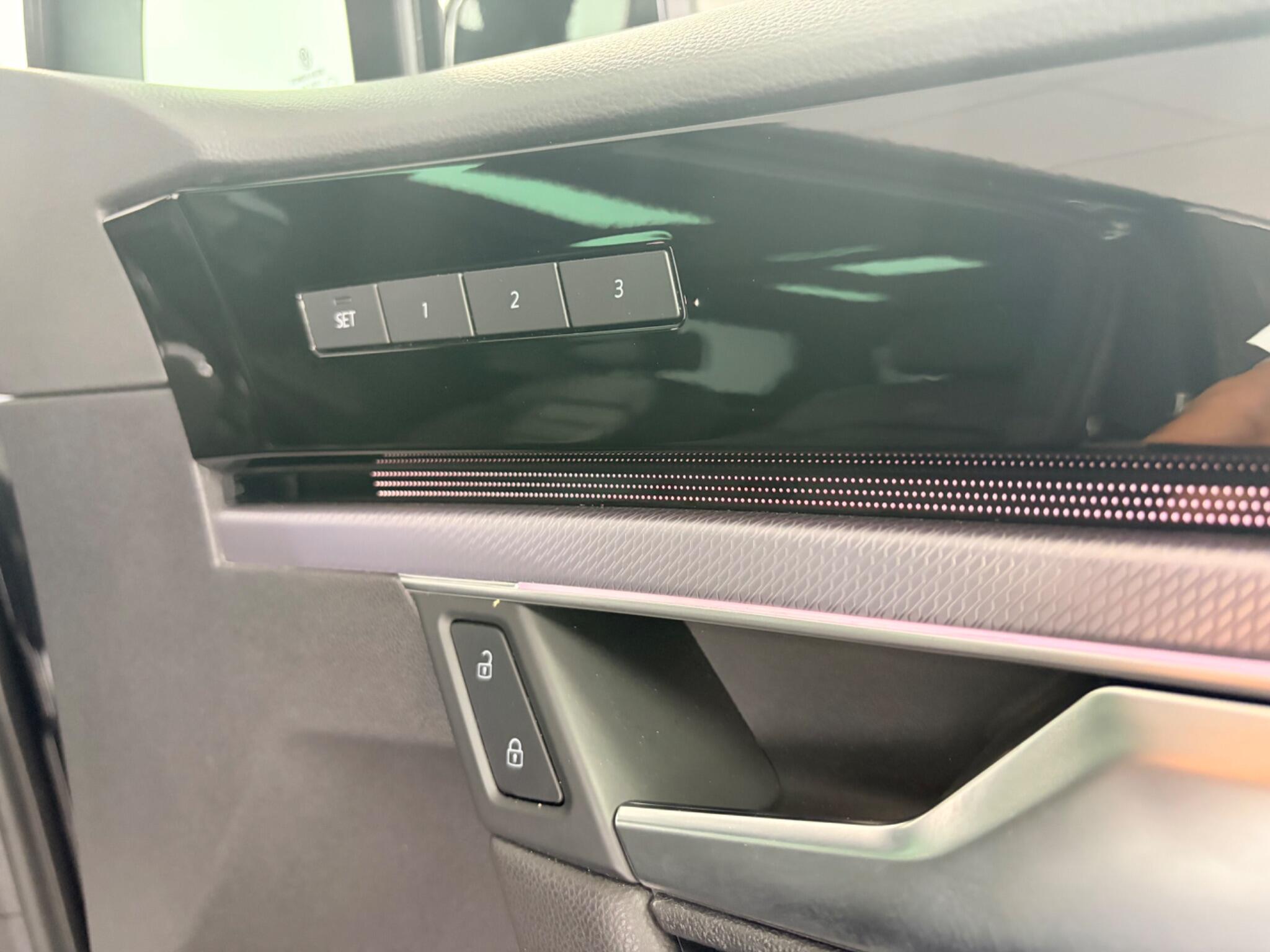 Volkswagen Touareg view 10