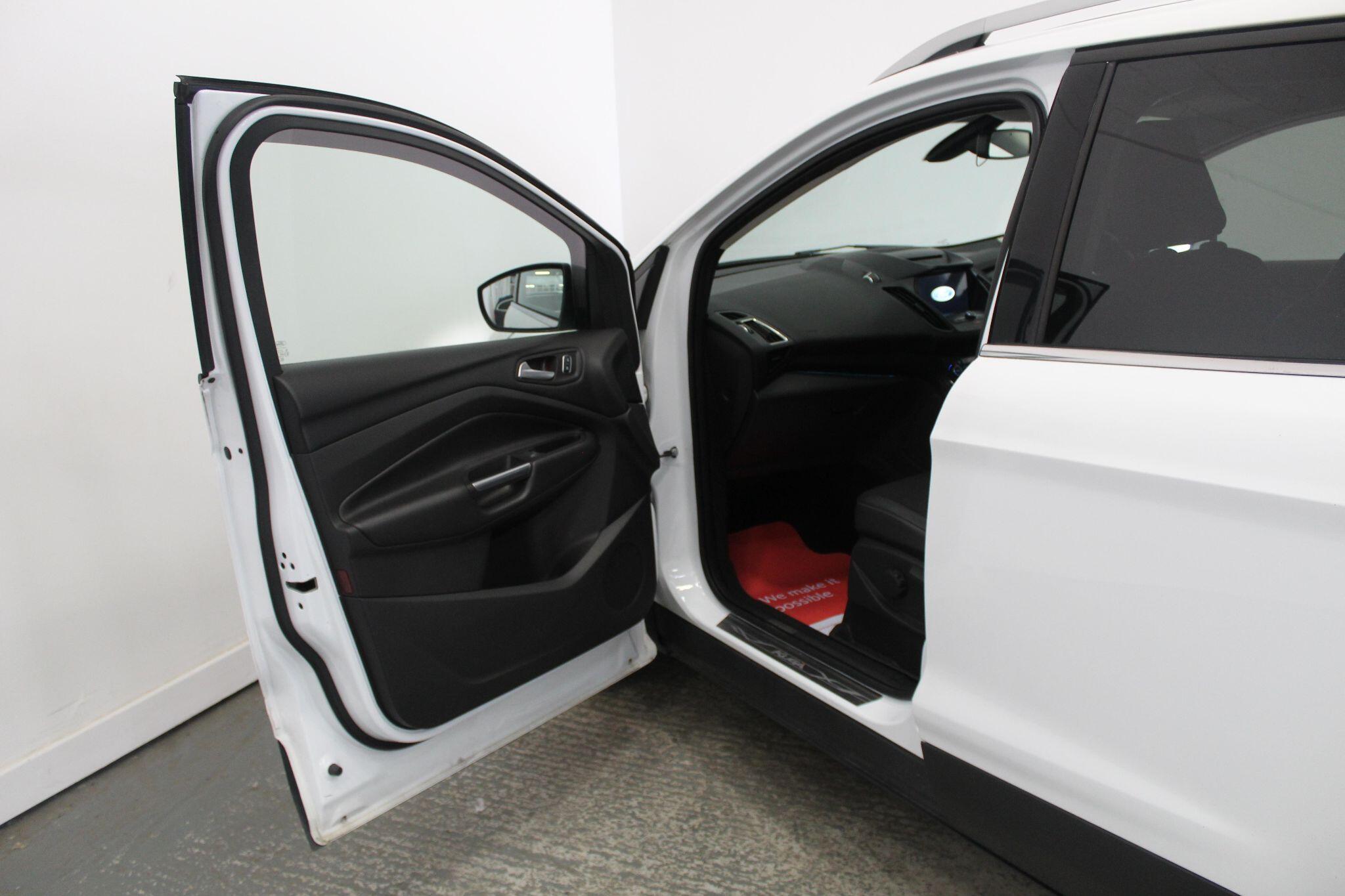 Ford Kuga view 25