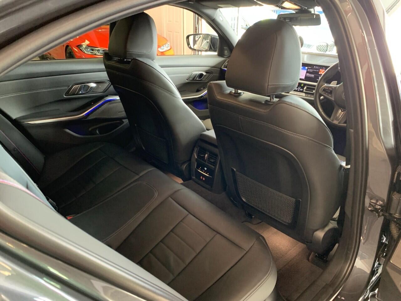 BMW 3 Series view 24