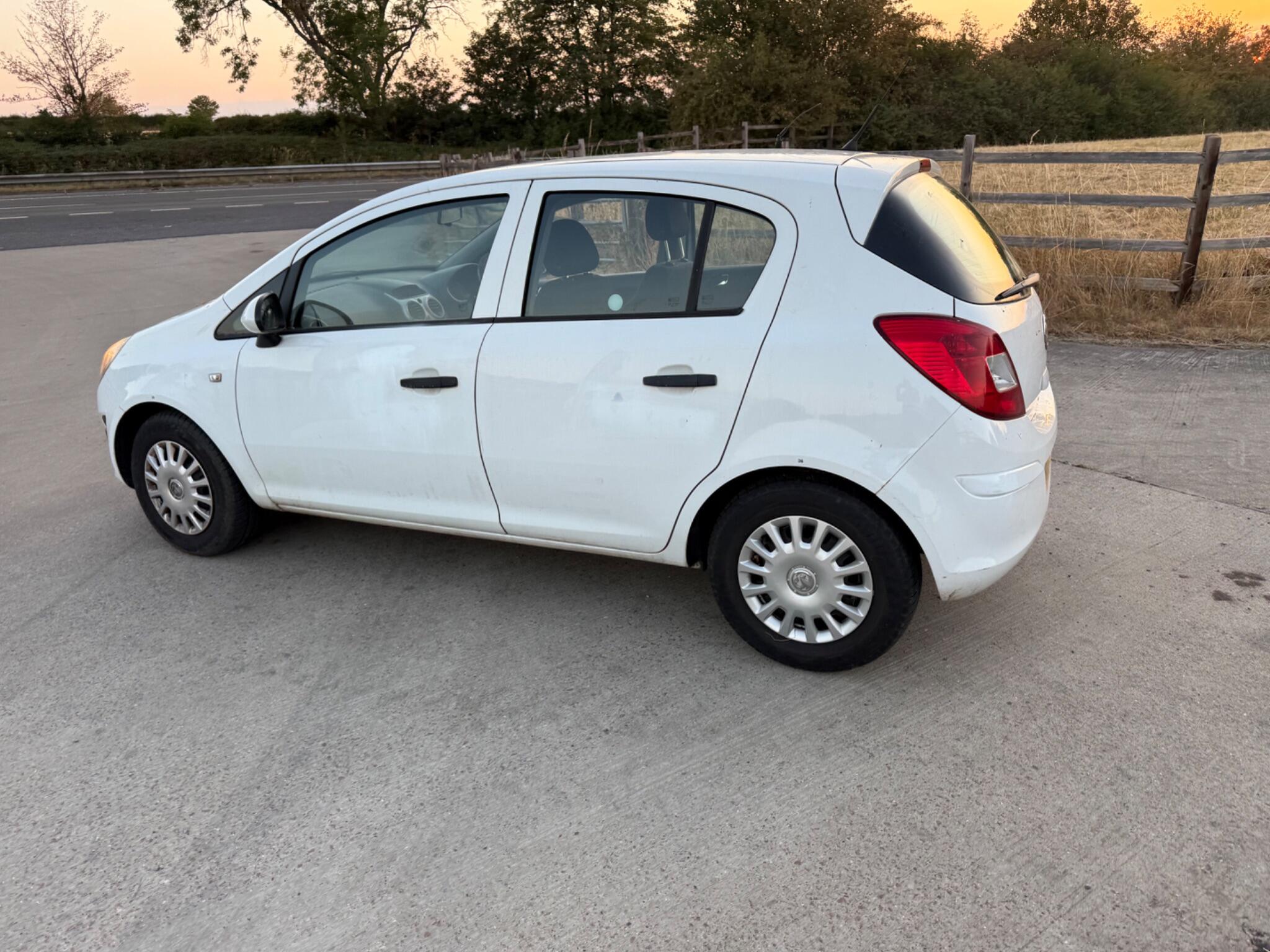 Vauxhall Corsa 1.3 CDTi ecoFLEX S Euro 5 (s/s) 5dr (A/C) — photo 37 of 74
