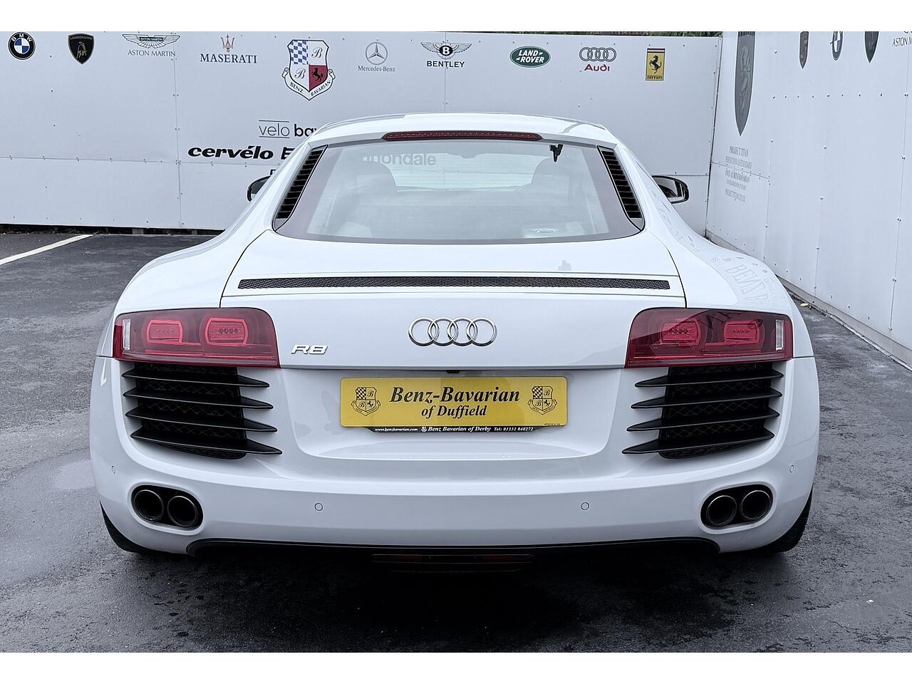 Audi R8 view 7