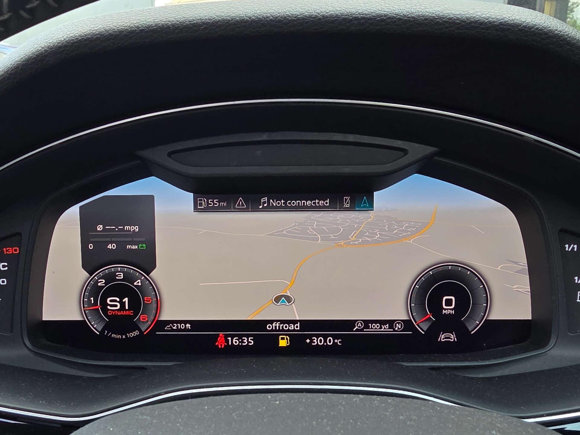 Audi Q8 view 32