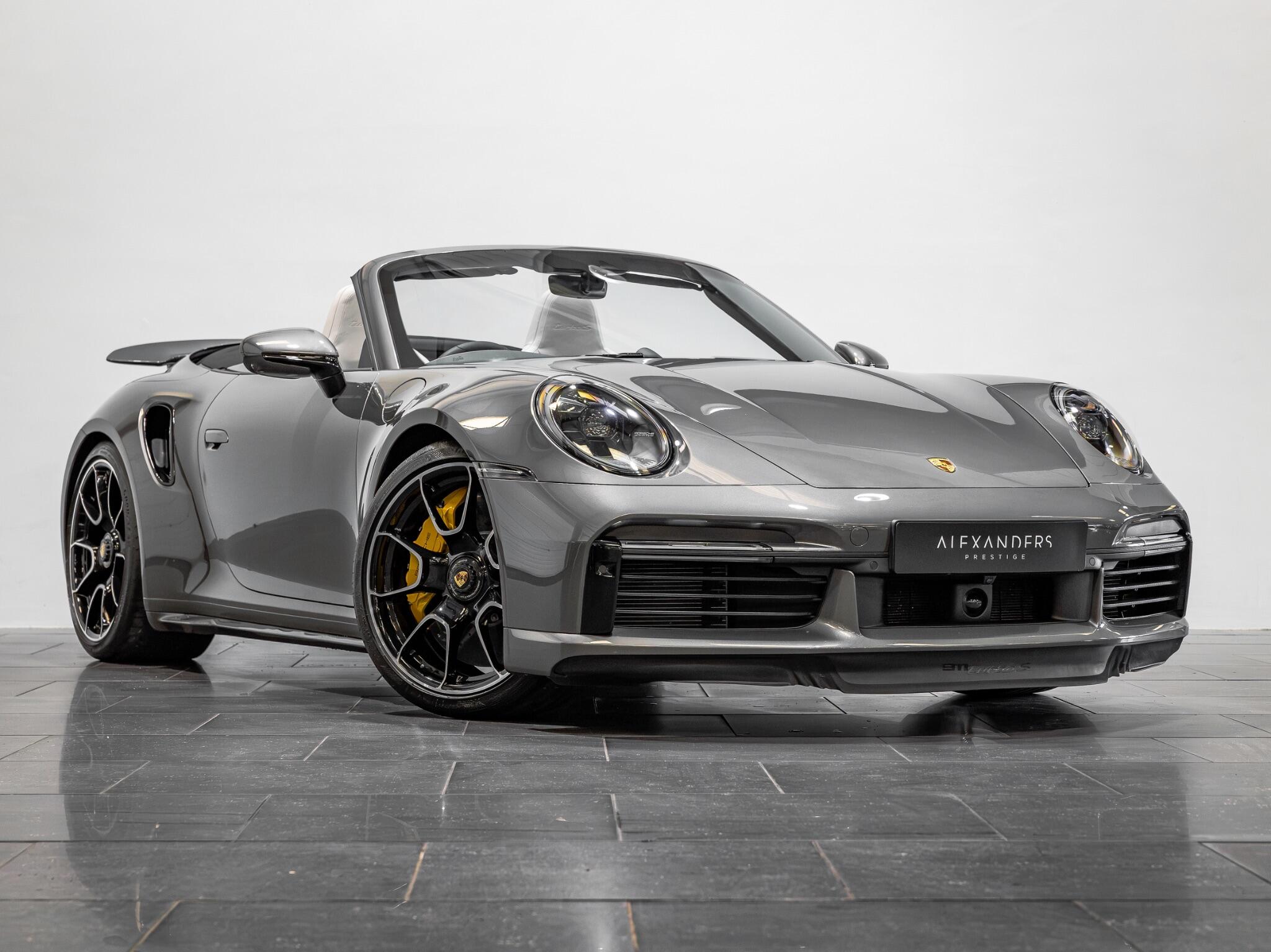 Porsche 911 view 6