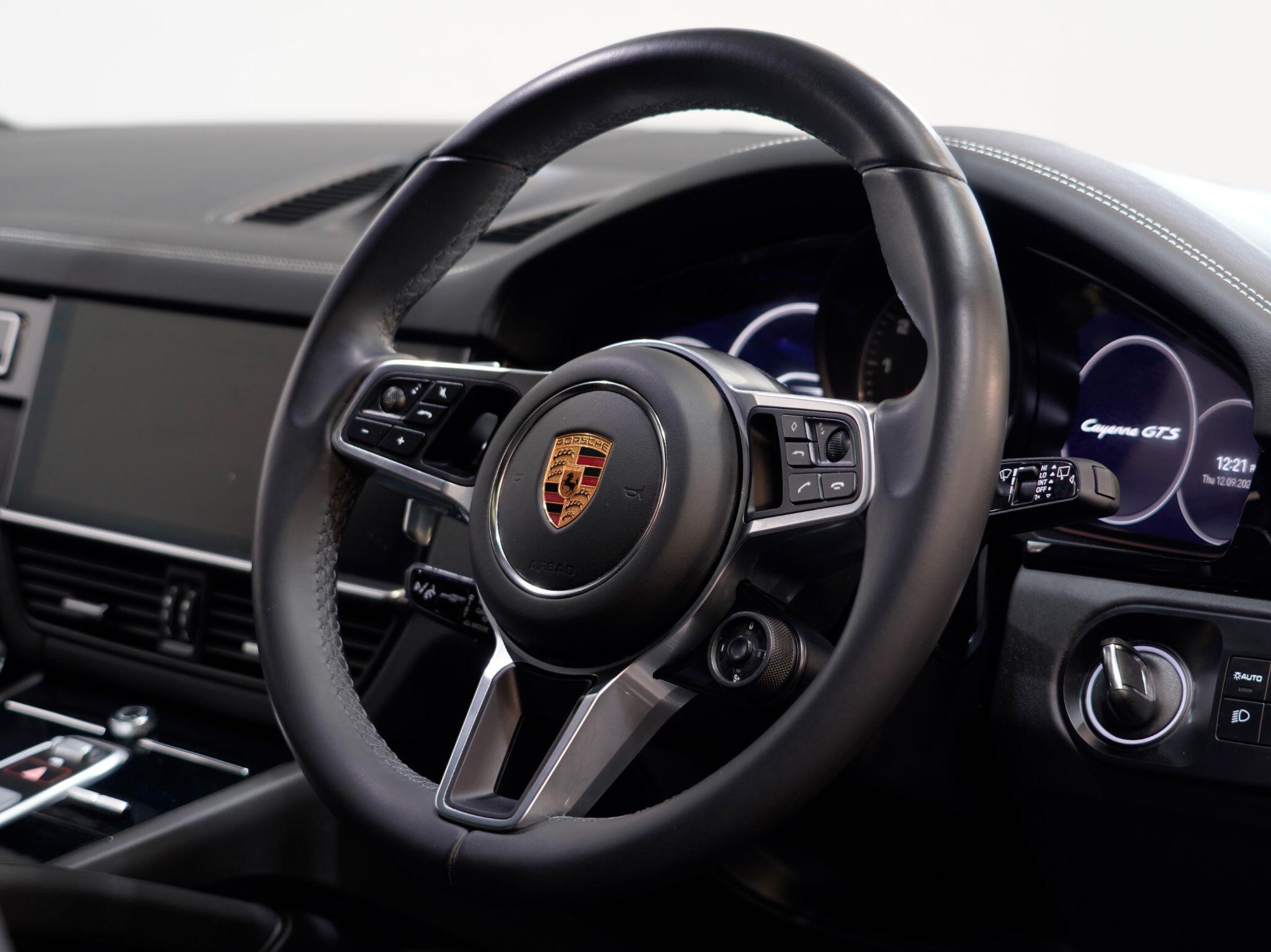 Porsche Cayenne view 21