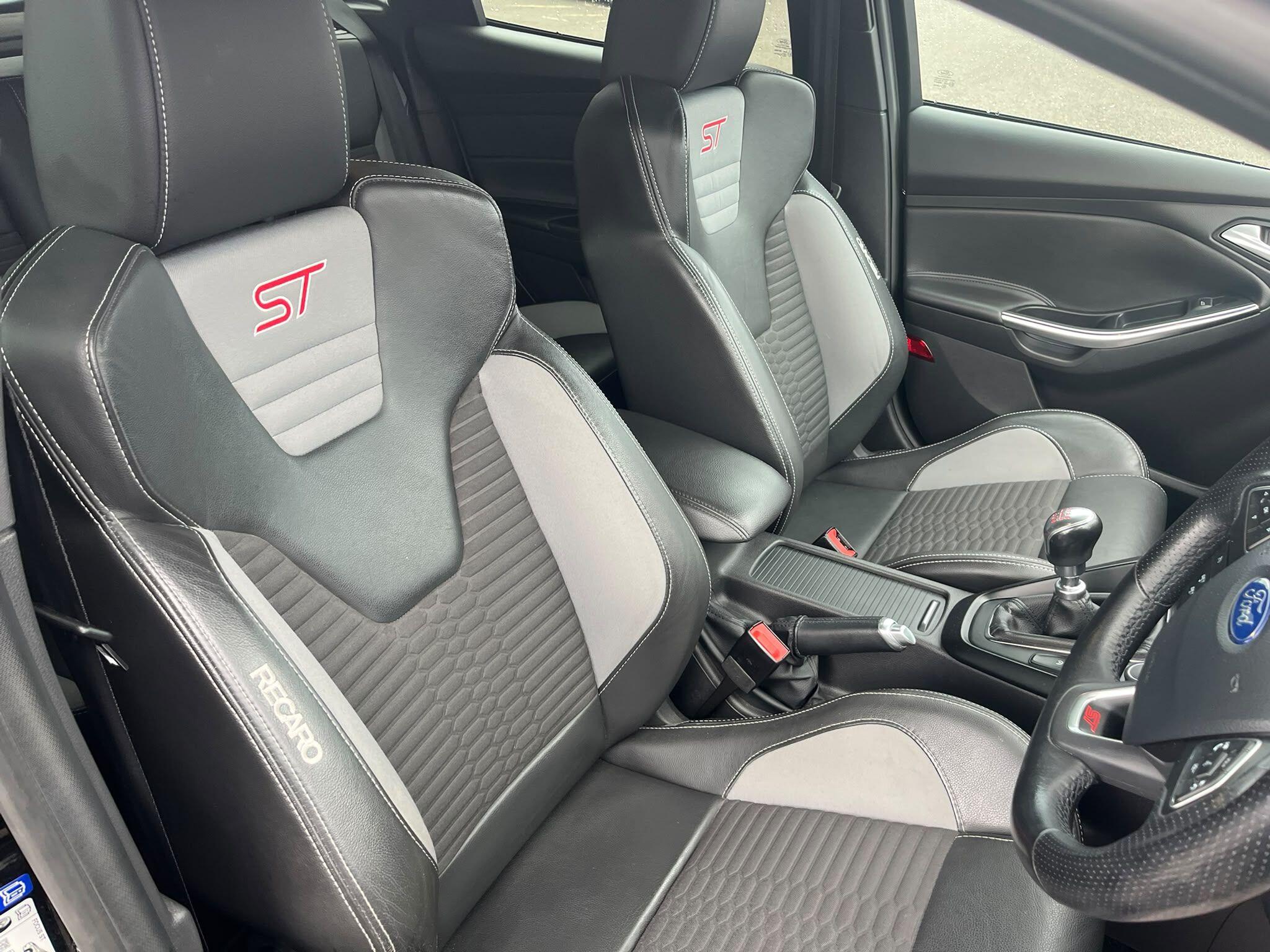 Ford Focus view 16