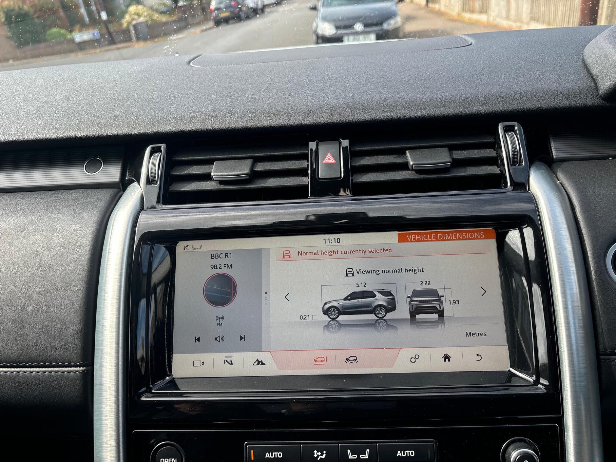 Land Rover Discovery 3 view 16