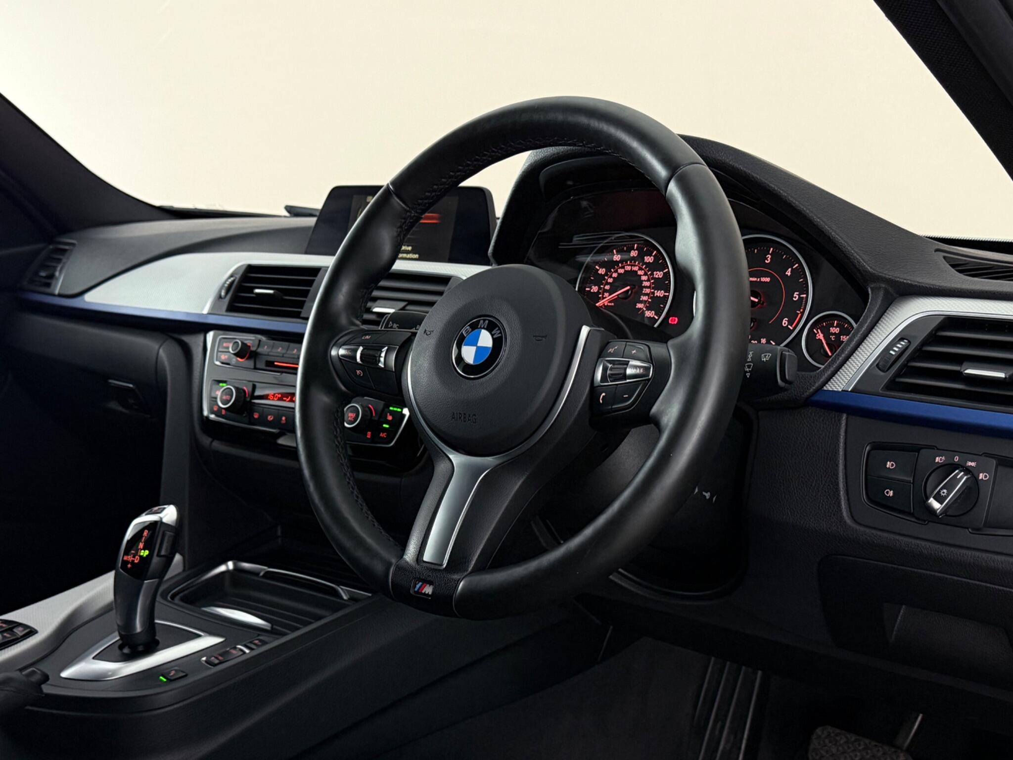 BMW 3 Series view 3