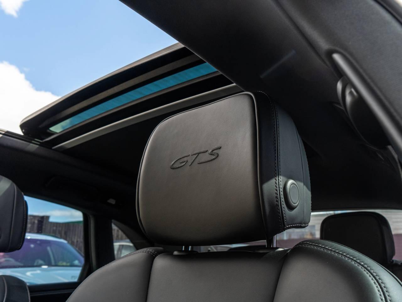 Porsche Macan view 44