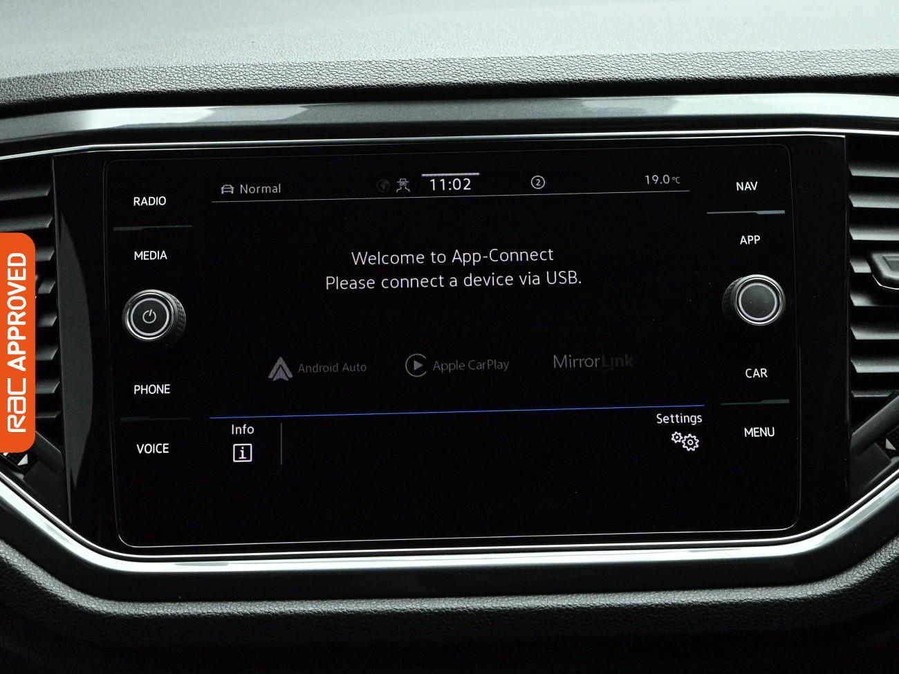 Volkswagen T-Roc view 15