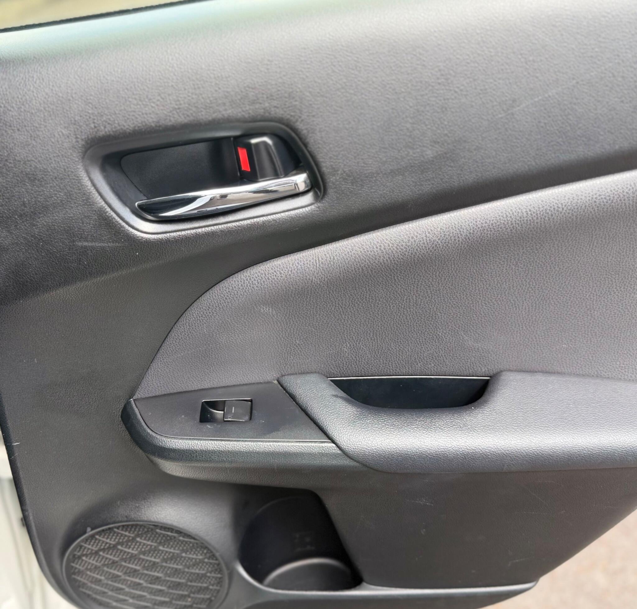Toyota Prius view 18