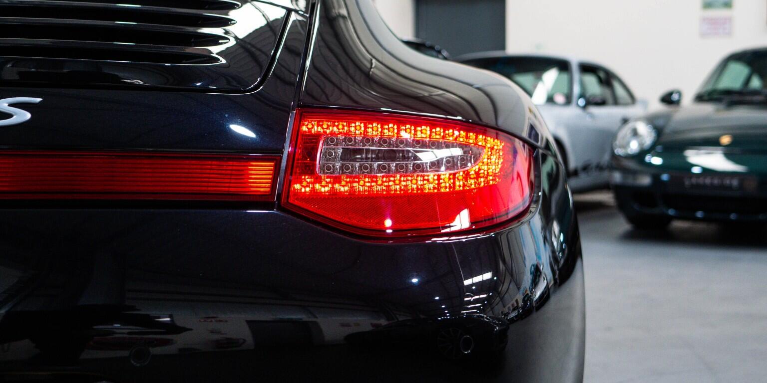 Porsche 911 view 41