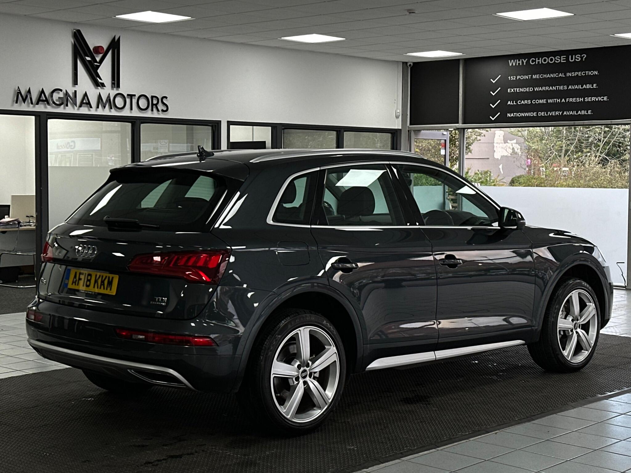 Audi Q5 view 12