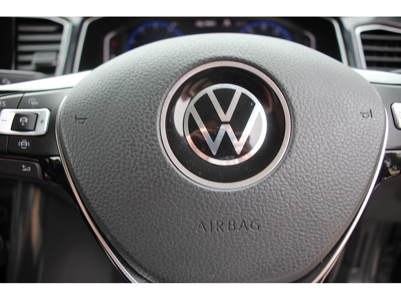 Volkswagen T-Roc view 33