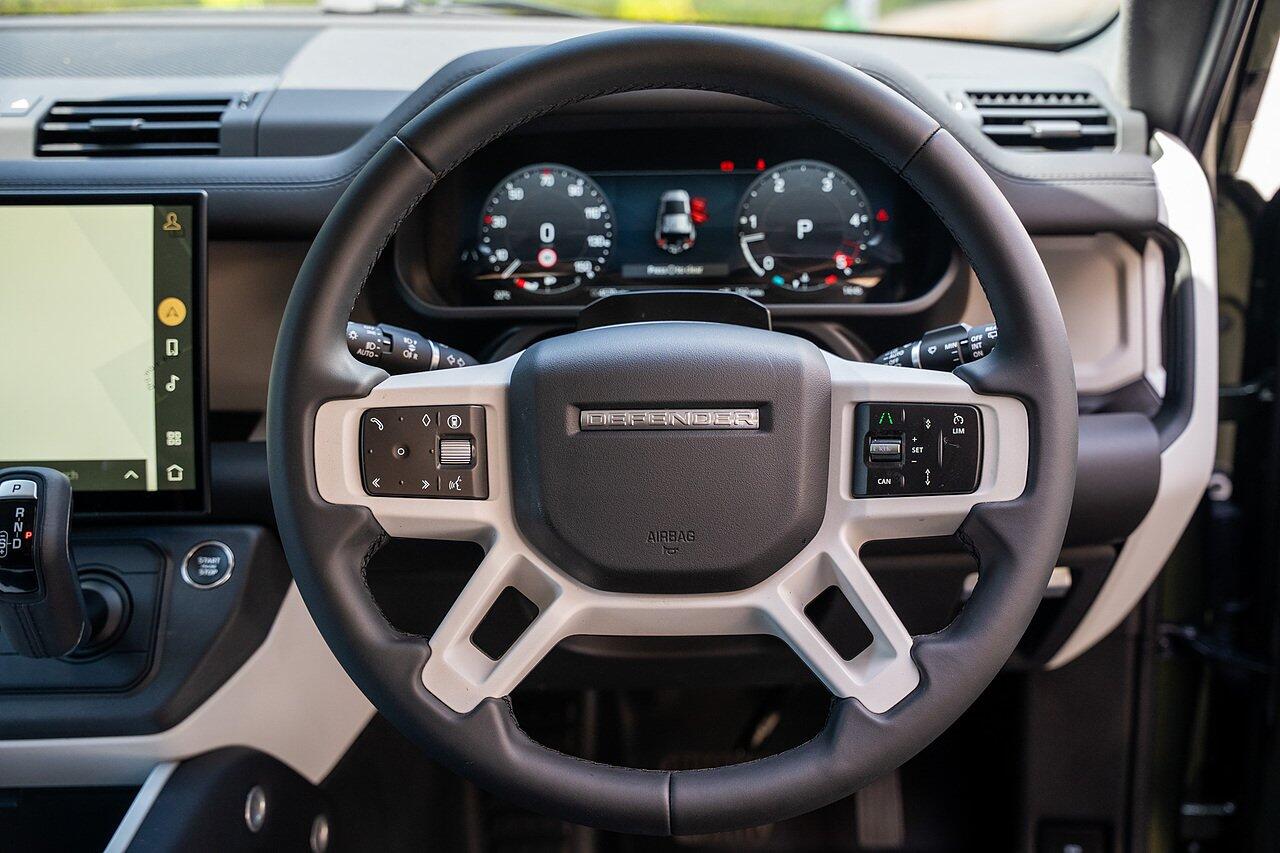Land Rover Defender view 51