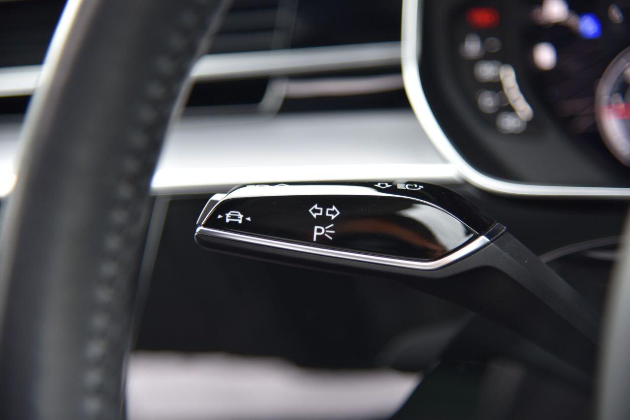 Audi A8 view 33
