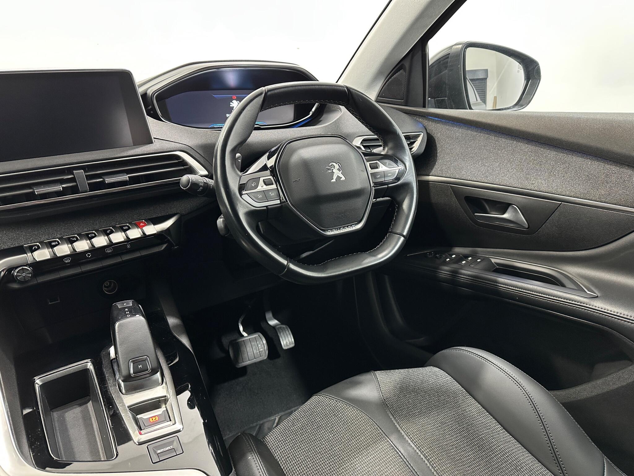 Peugeot 5008 view 12