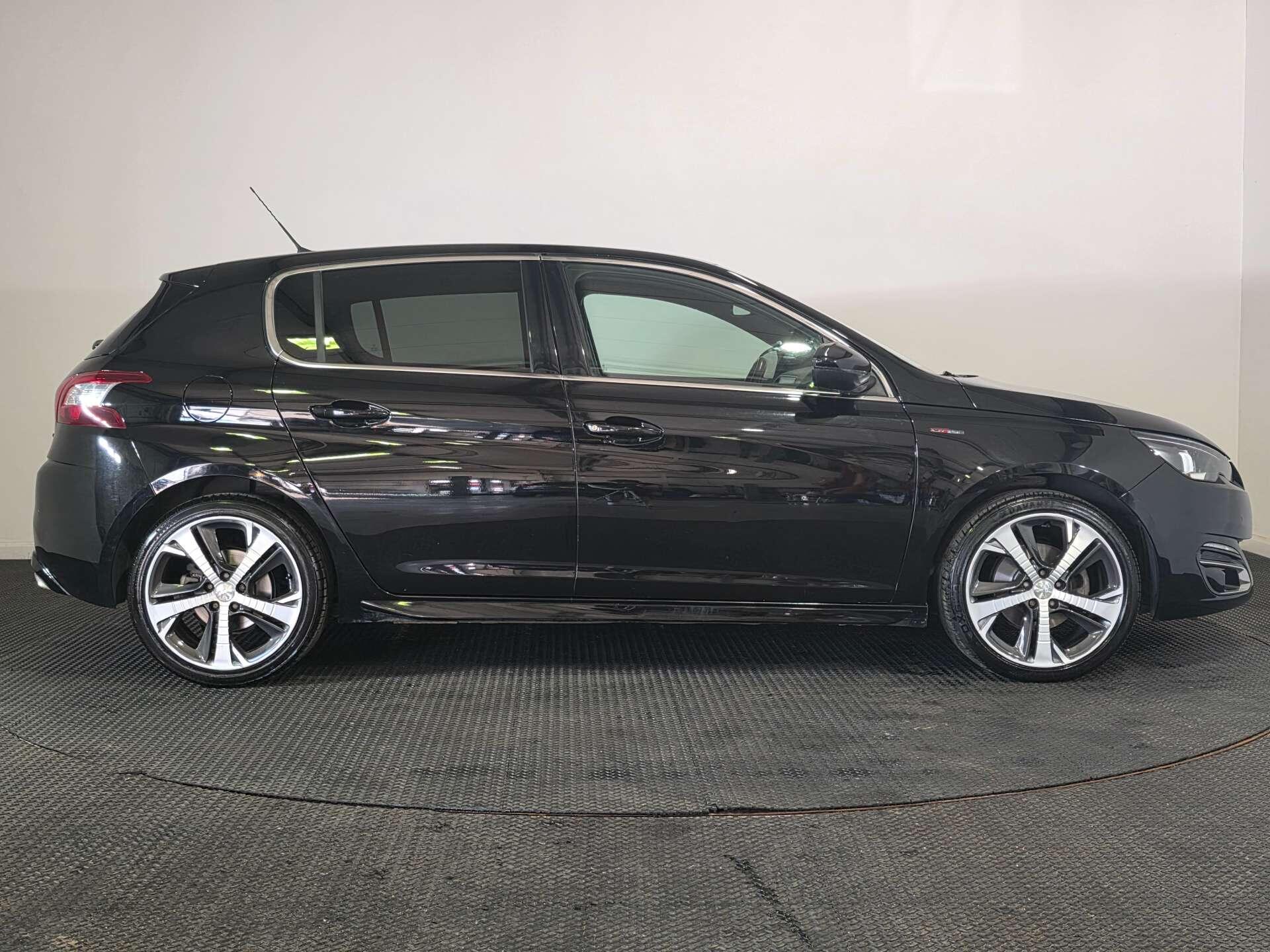 Peugeot 308 view 8