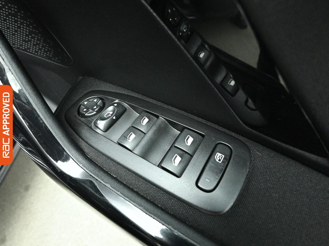 Peugeot 208 view 27