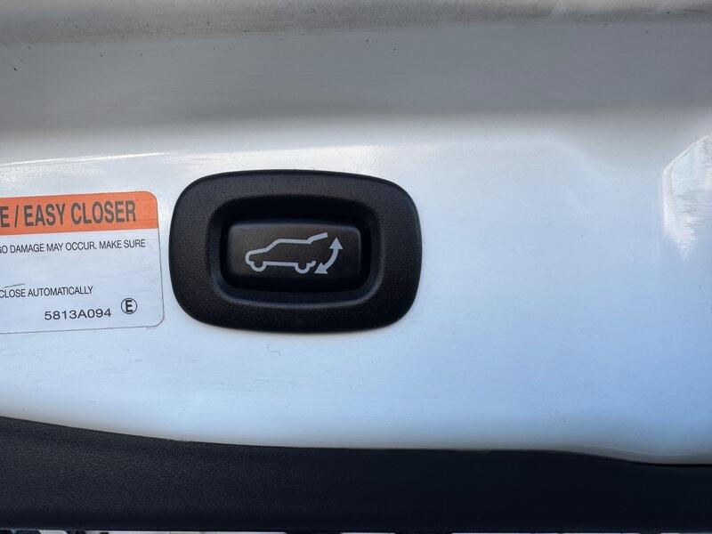 Mitsubishi Outlander view 30