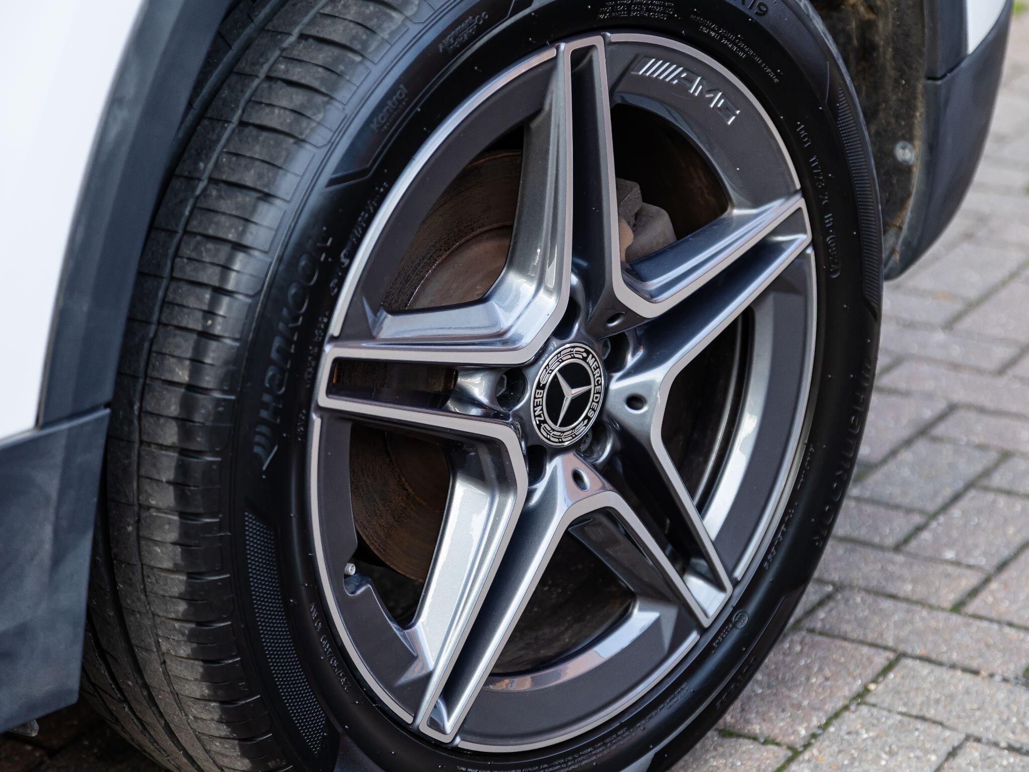 Mercedes-Benz GLA view 24