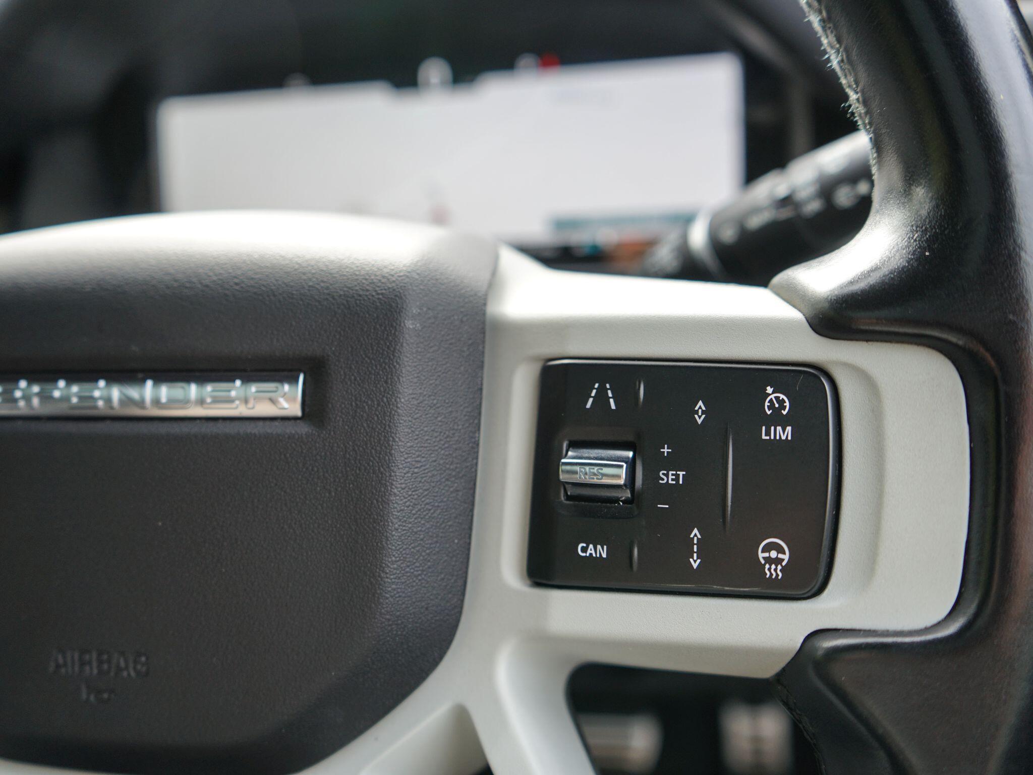 Land Rover Defender view 35