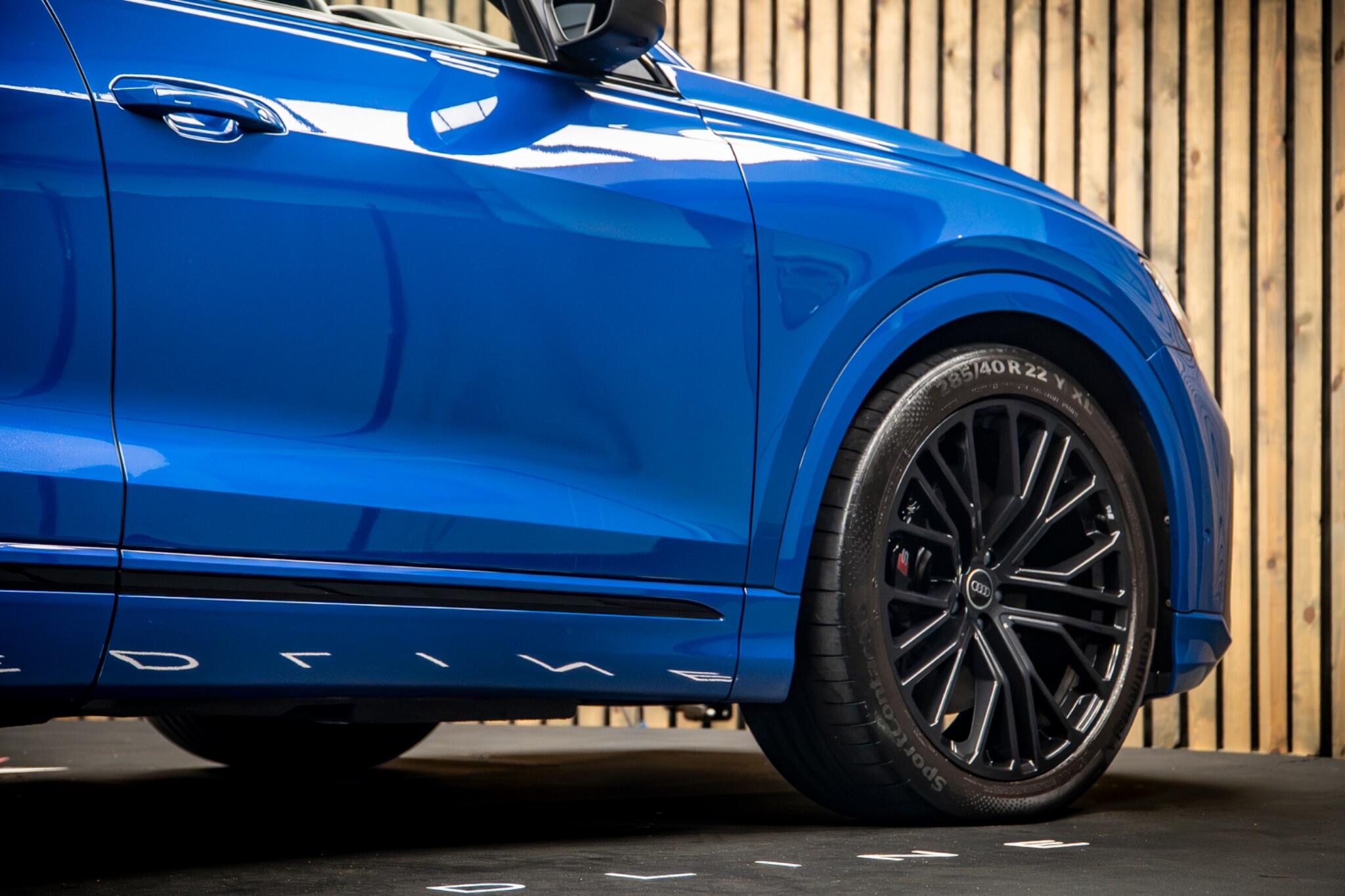 Audi SQ8 view 14