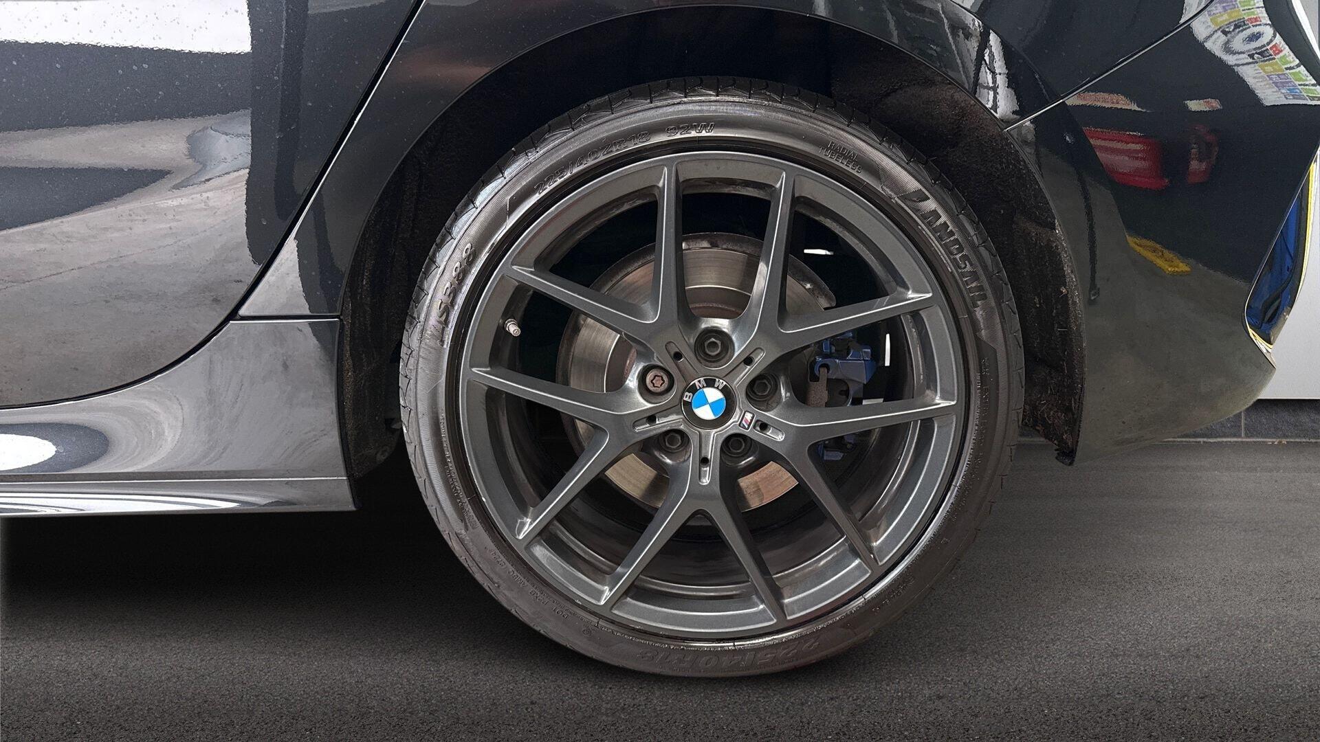 BMW 1 Series view 14