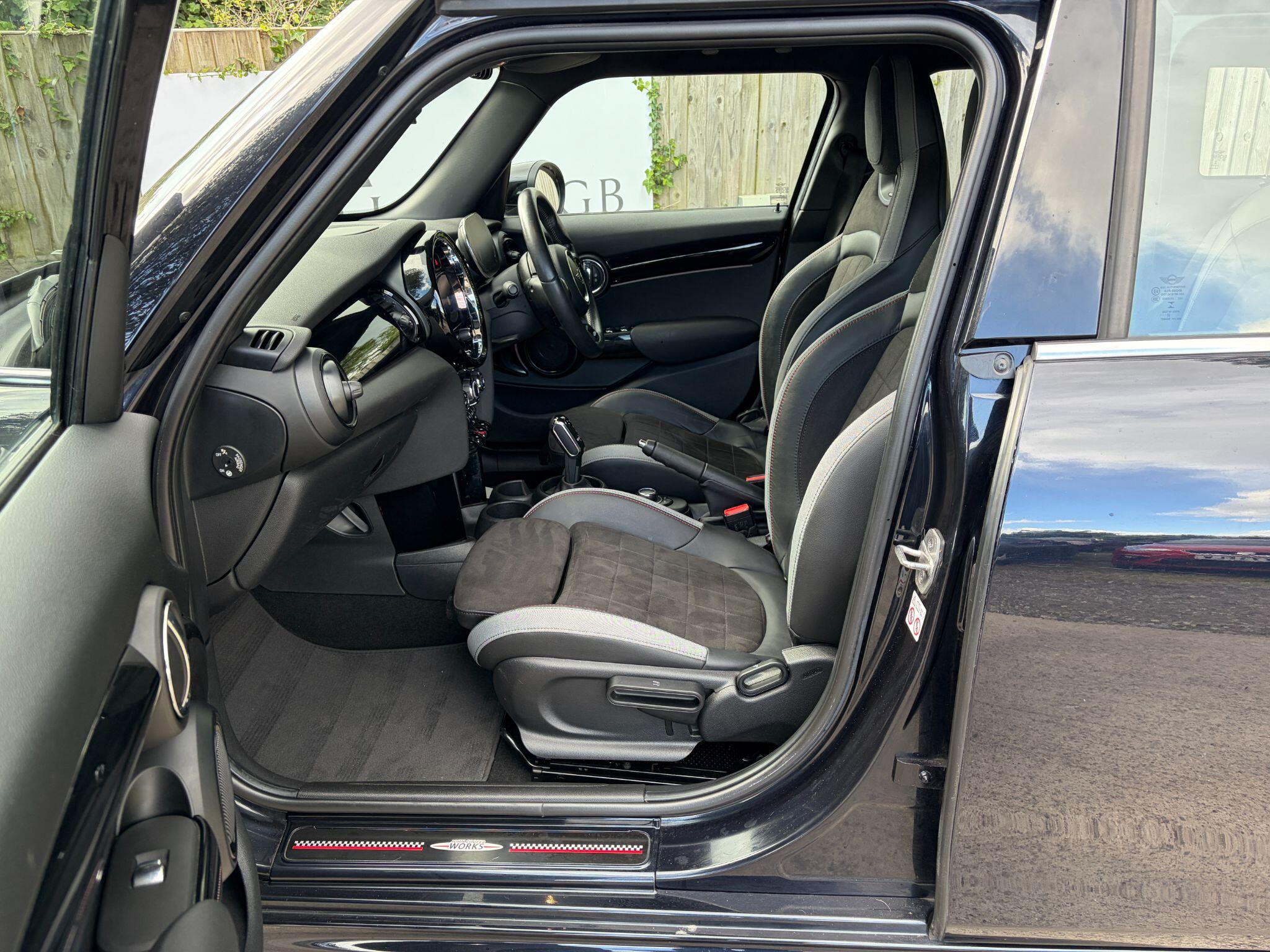 Mini Hatch view 15