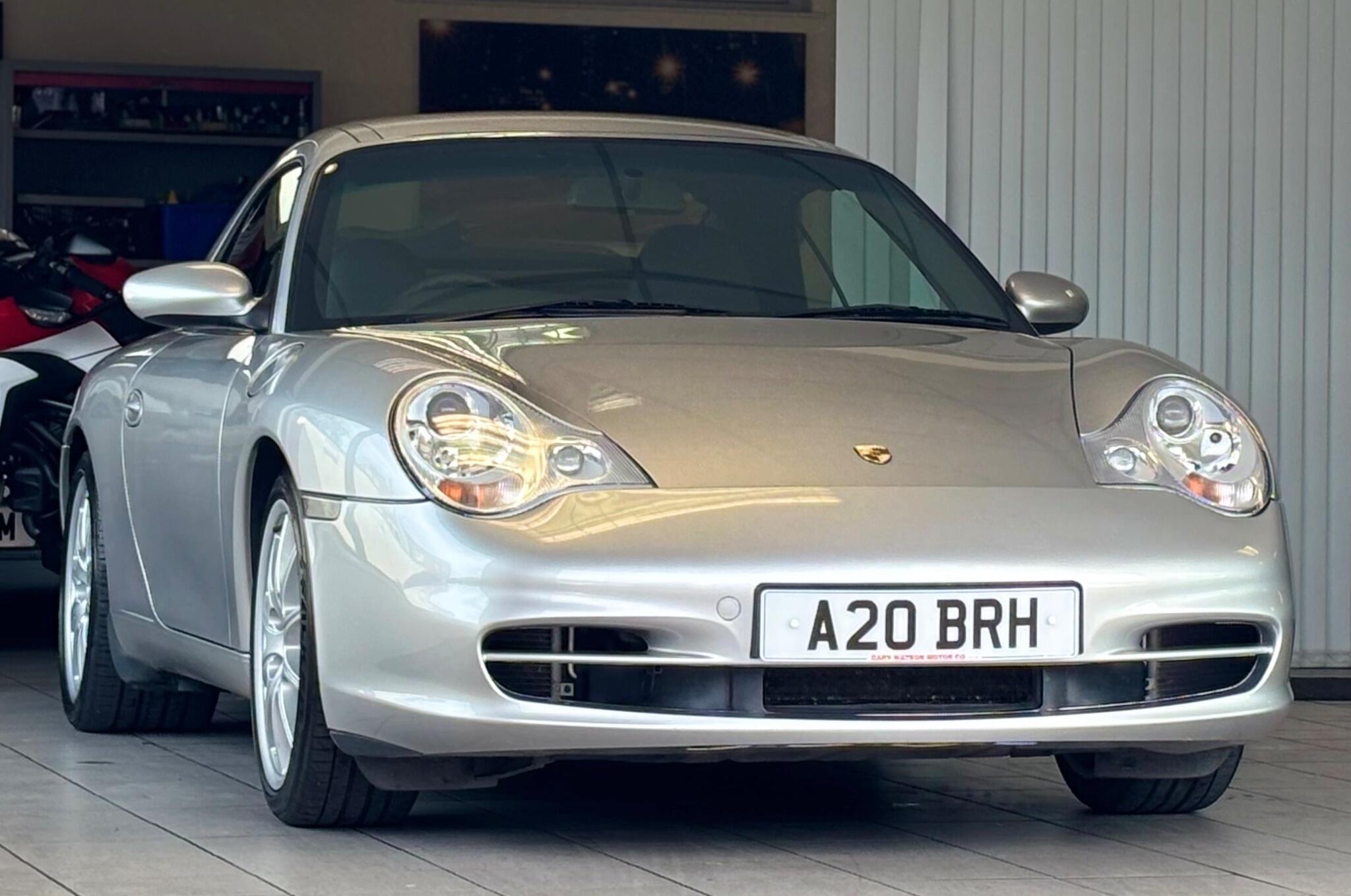 Porsche 911 view 5