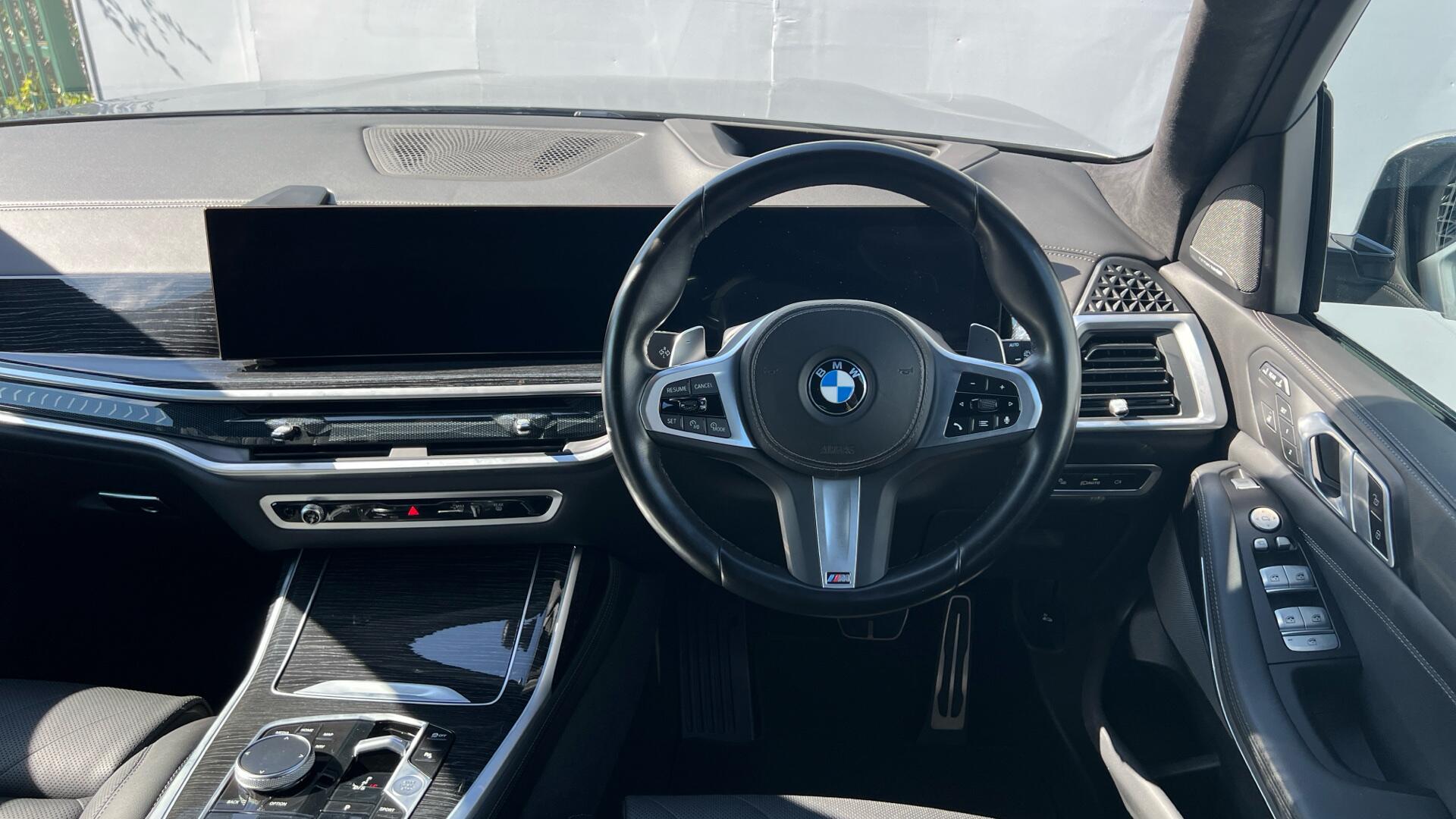 BMW X7 view 5