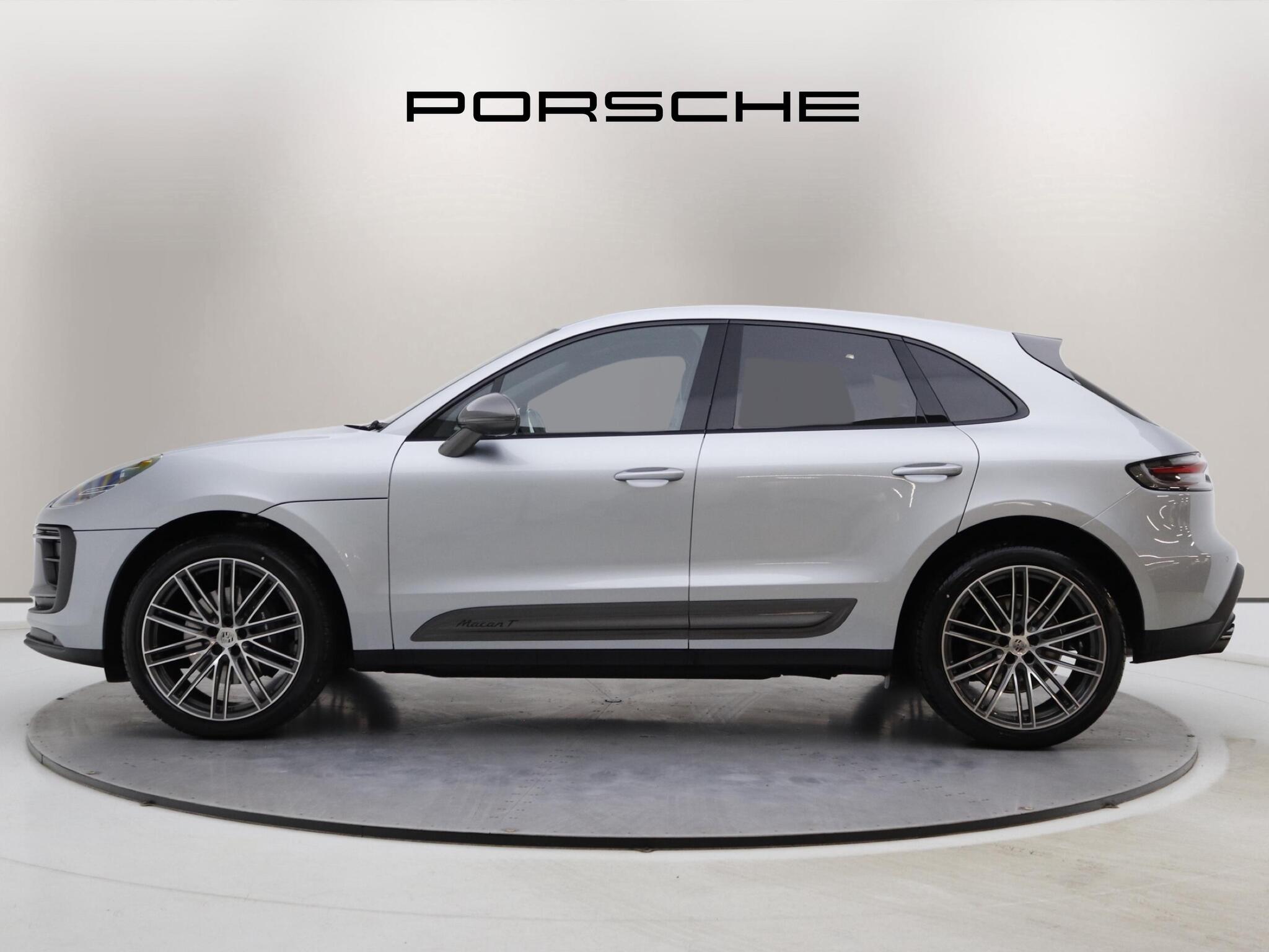 Porsche Macan view 4