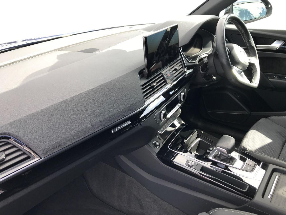 Audi Q5 view 5