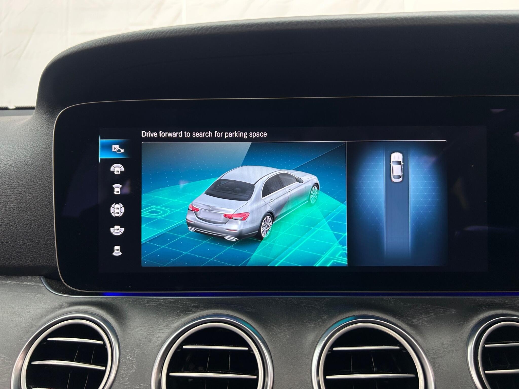 Mercedes-Benz E Class view 40